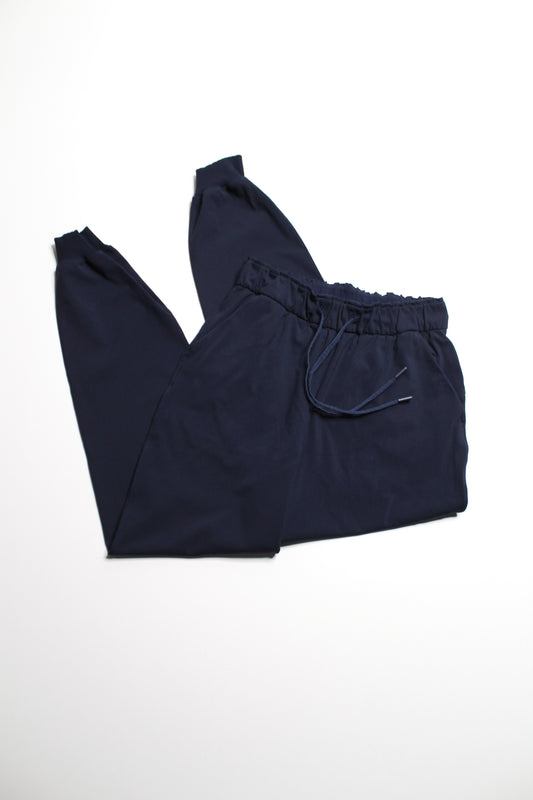 Lululemon navy ‘keep moving’ jogger, size 6