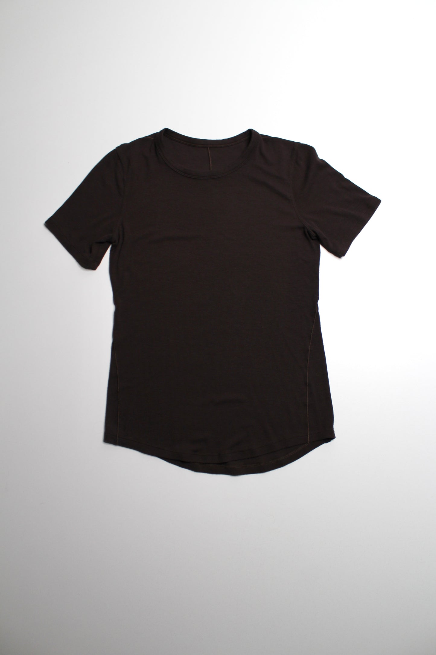 Lululemon dark brown ribbed ‘hold tight’ short sleeve, no size. Fits like 6