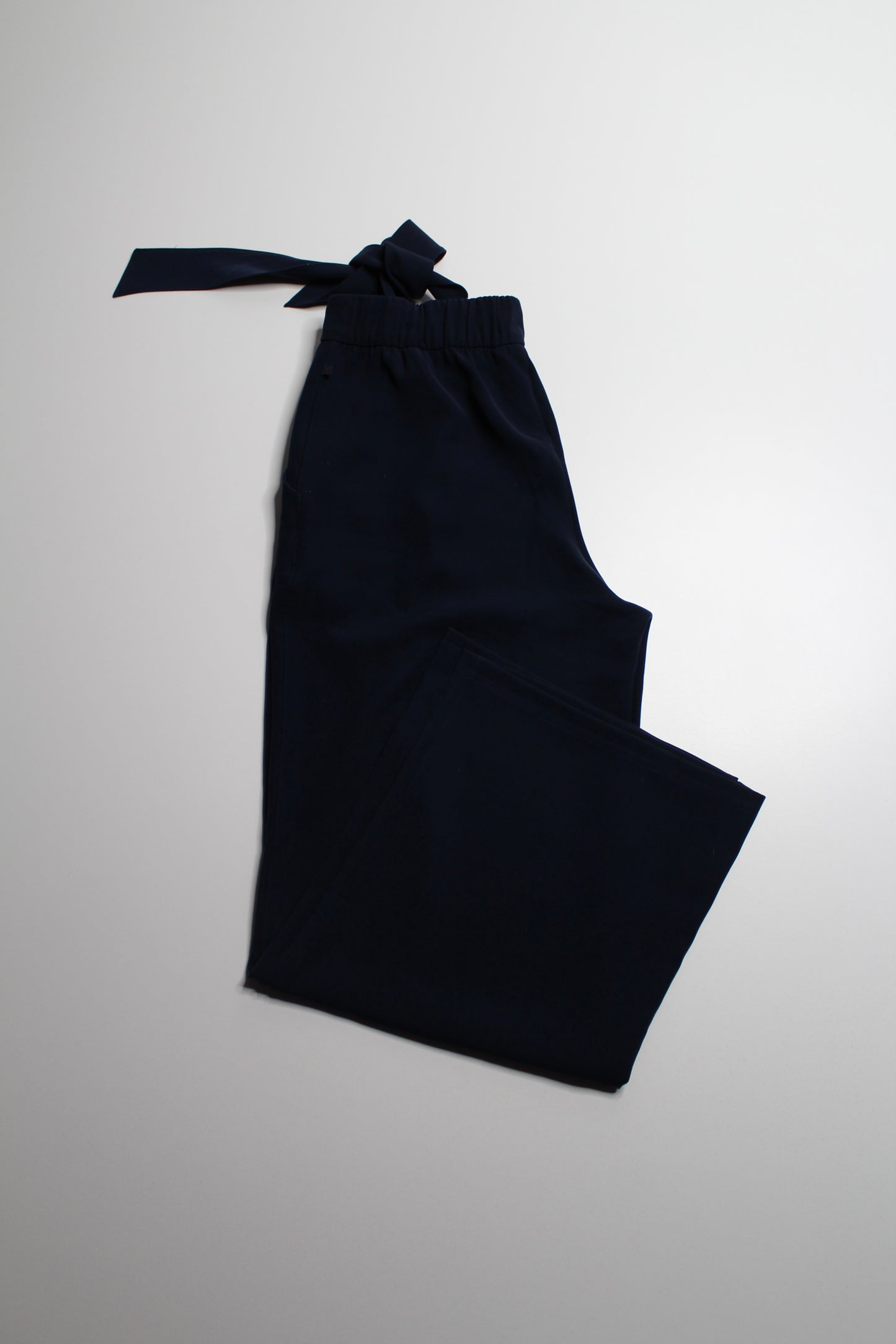 Lululemon true navy tie front belted ‘noir’ wide leg pant, size 8 (27”) (was $58)