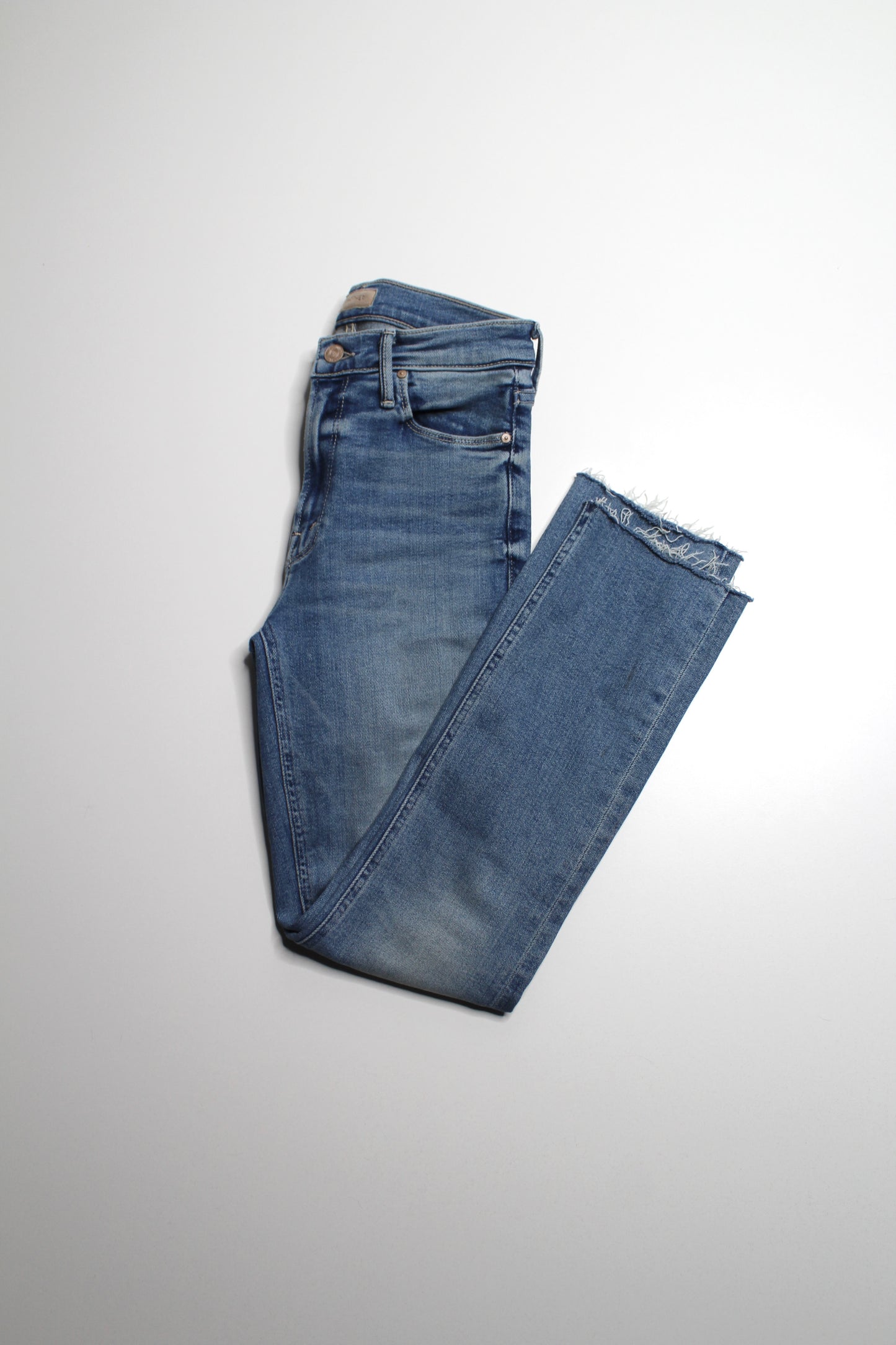 Mother riding the cliffside midrise ‘dazzler ankle fray’ jeans, size 24 (fit like 25)