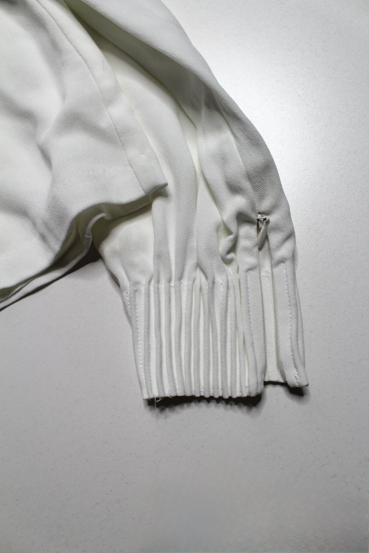 Club Monaco white v neck blouse, size xs