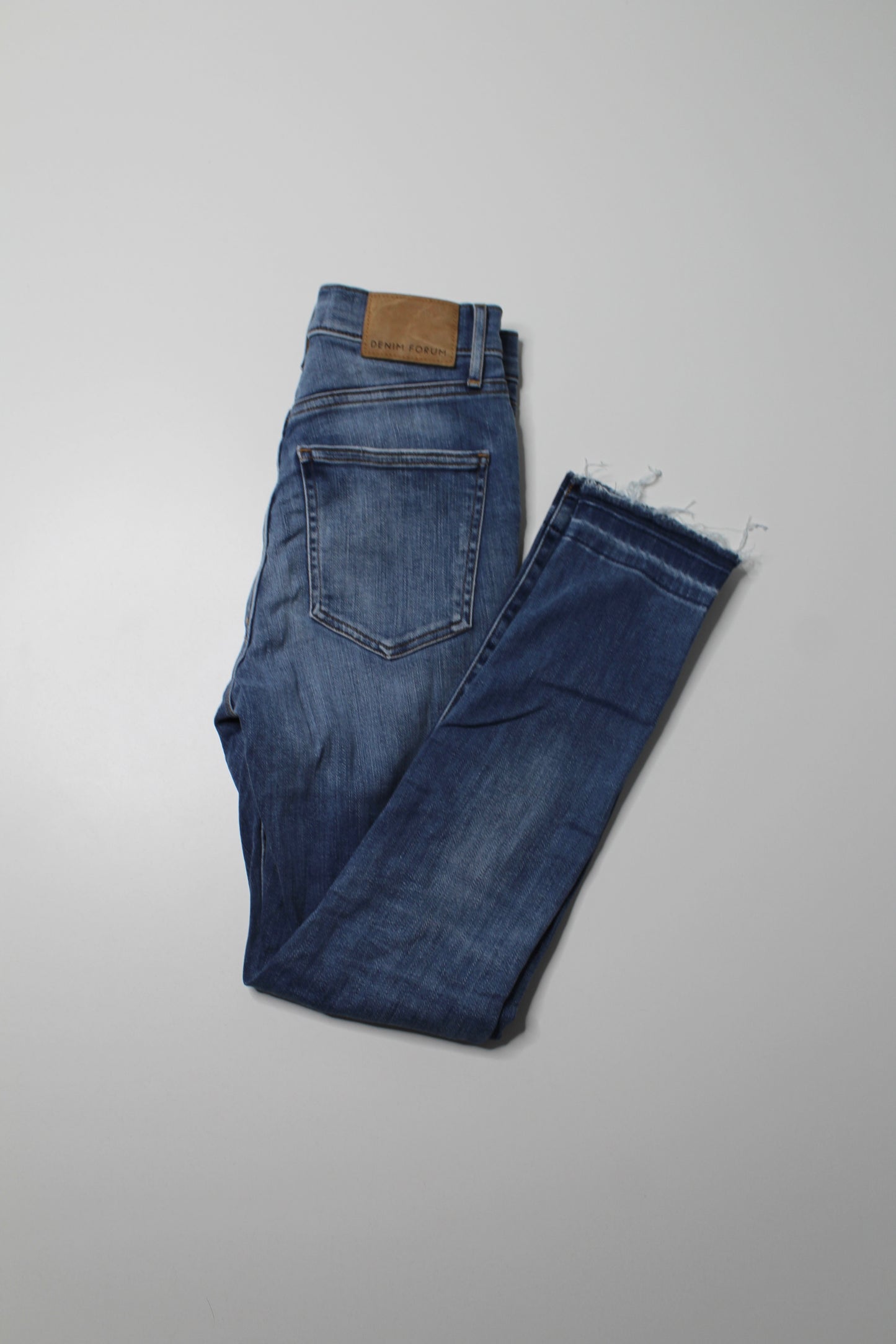 Aritzia Denim Forum ‘Lola high rise skinny crop’ jeans, size 25