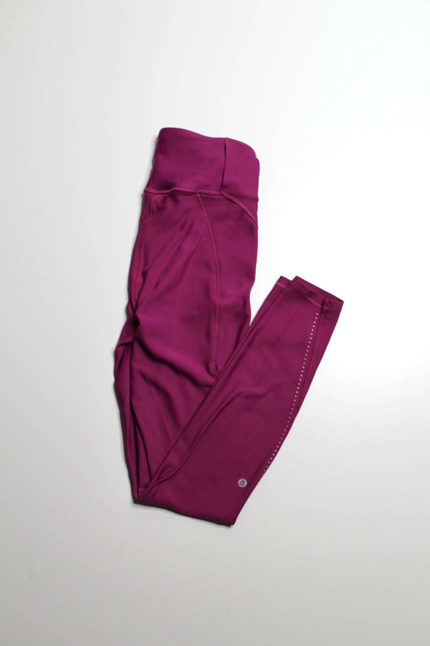 Lululemon chase the chill High-Rise Tight, size 6 28"