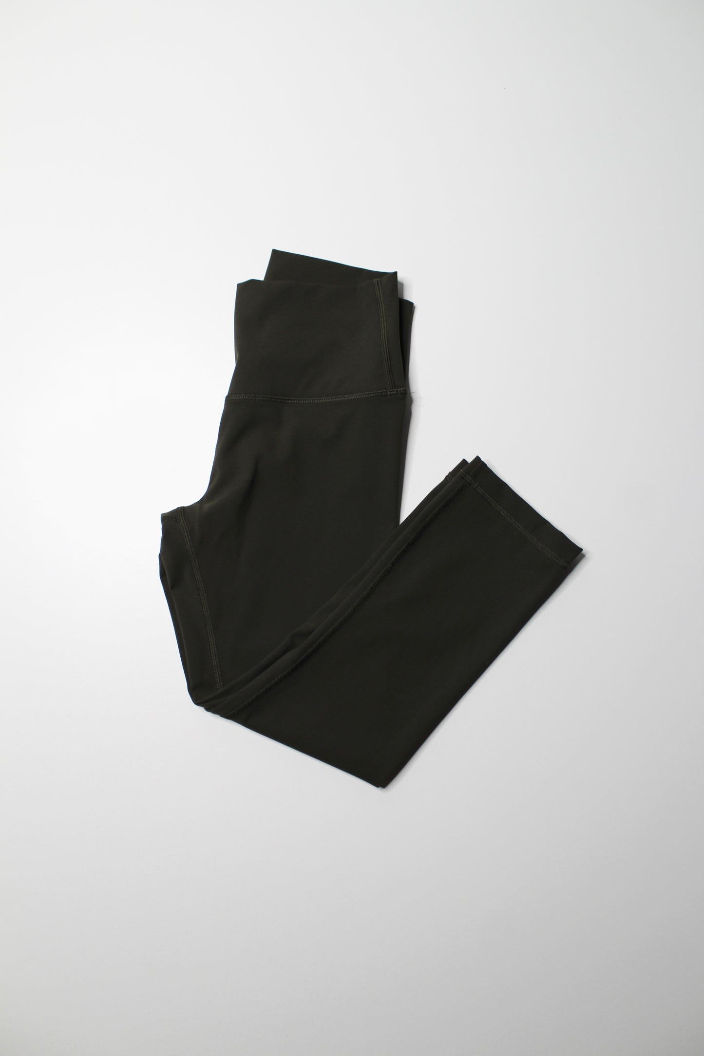 Lululemon dark olive wunder under crop legging, size 6 (21”) *luxtreme