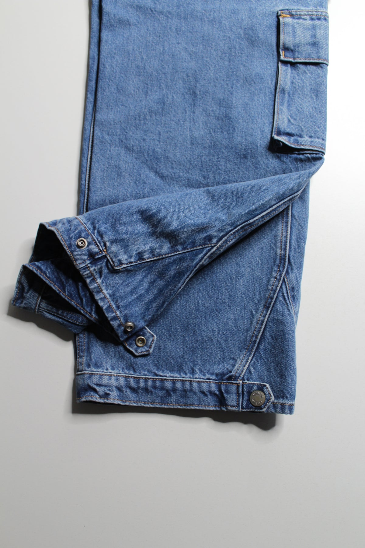 Aritzia Denim Forum '90S Millie hi -Rise cargo jeans. Size 27