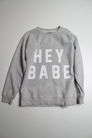 Brunette The Label pebbled grey
big sister crew ‘HEY BABE’ sweater, size xs/s (oversized fit)