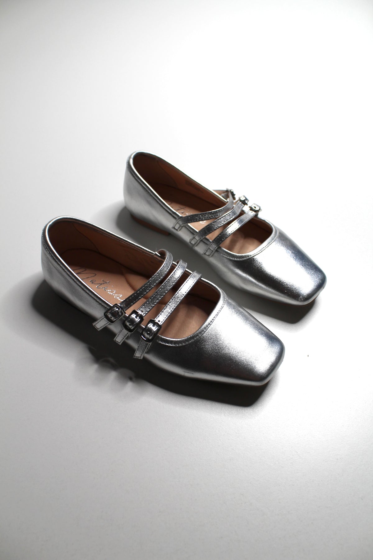 Anthropologie Matisse Nova metallic Mary Jane flats, size 6