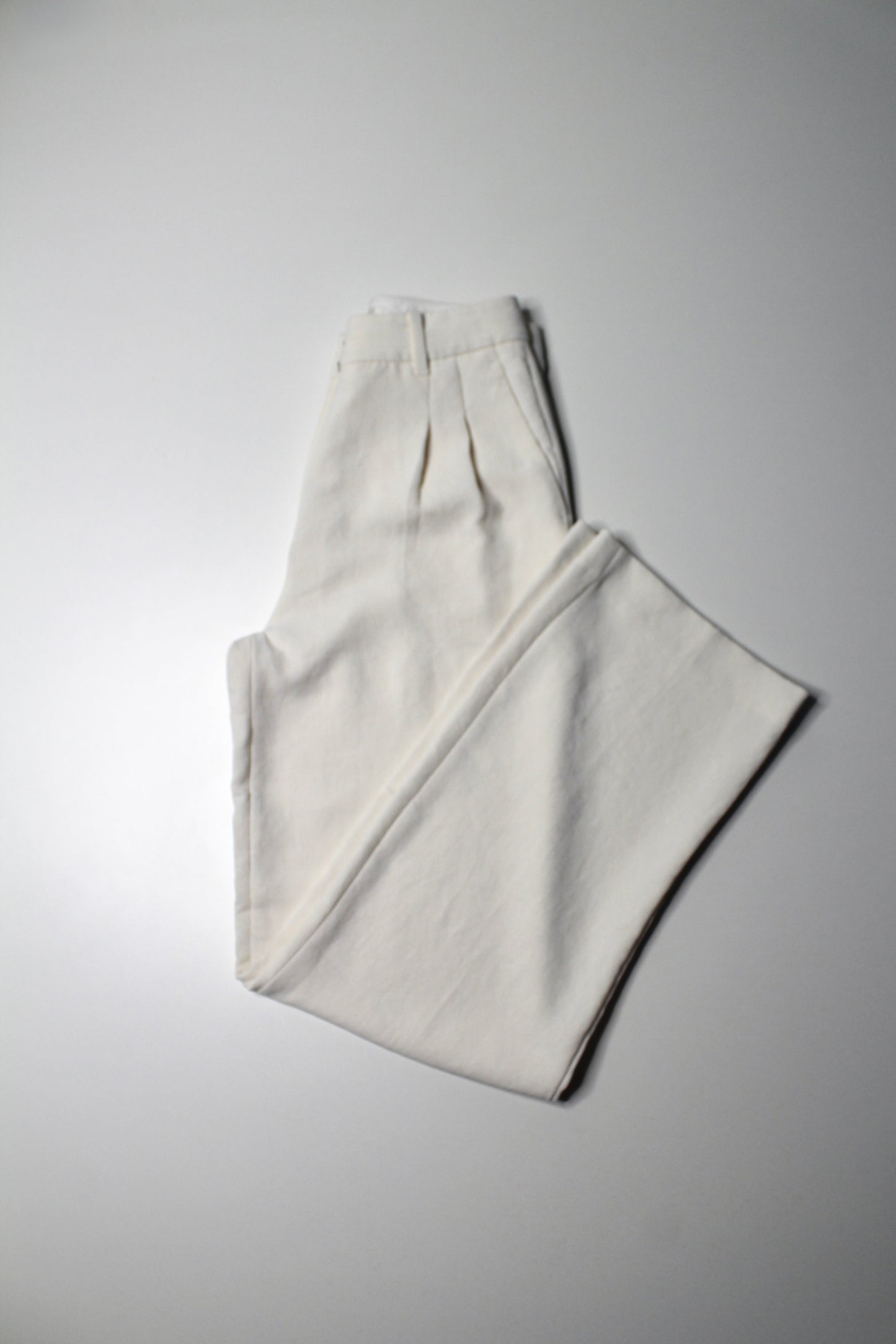 Aritzia Wilfred cream ‘effortless’ pant, size 2
