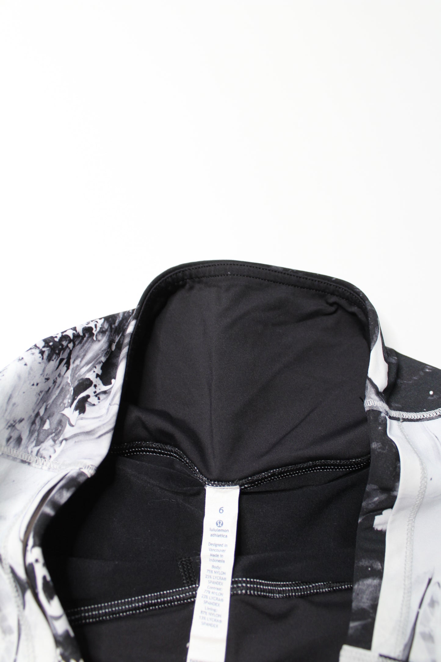 Lululemon biggie pigment wave white black ‘hit your stride’ skirt, size 6 (sale: was $30)