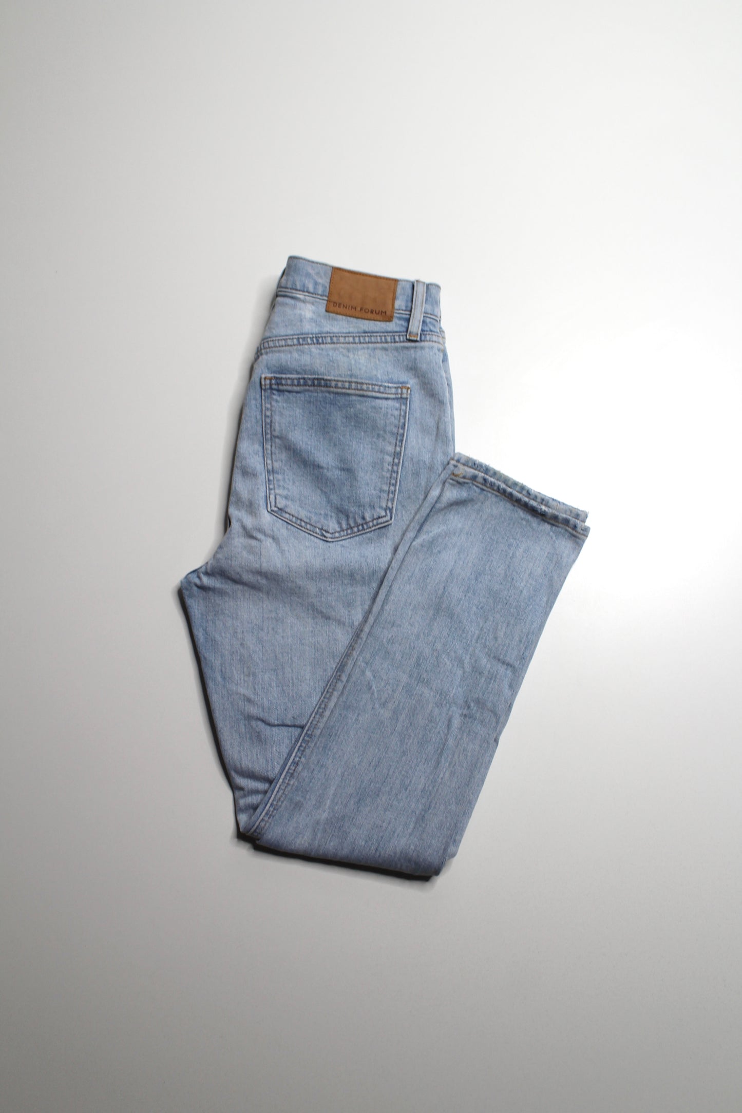 Aritzia Denim Forum ‘yoko high rise slim’ jeans, size 28 (28L)