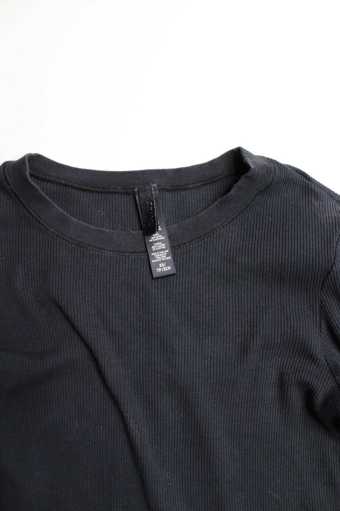 Skims black ribbed long sleeve, size xs