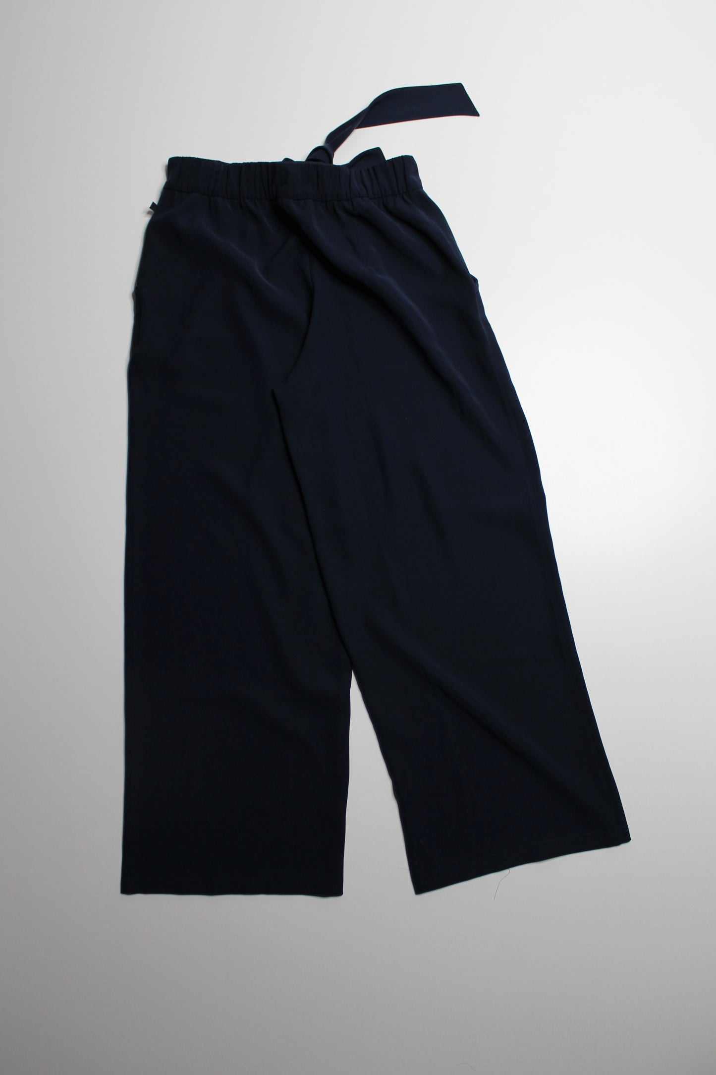 Lululemon true navy tie front belted ‘noir’ wide leg pant, size 8 (27”) (was $58)