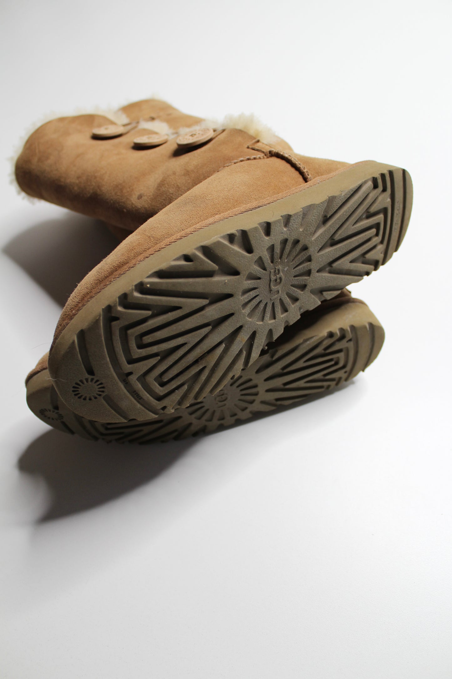 UGG chestnut 'Bailey button triplet' boots, size 8 (sale: was $40)