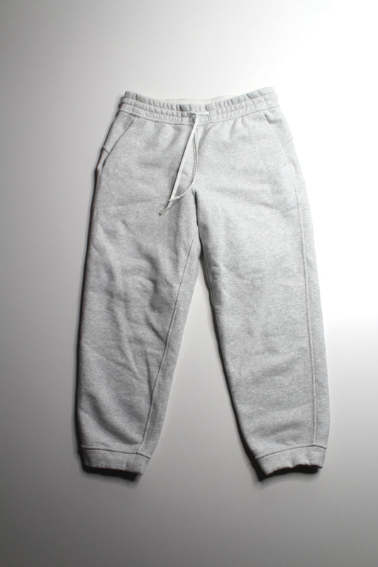 Lululemon light heathered grey ‘scuba’ cropped joggers, size 6 (23”)