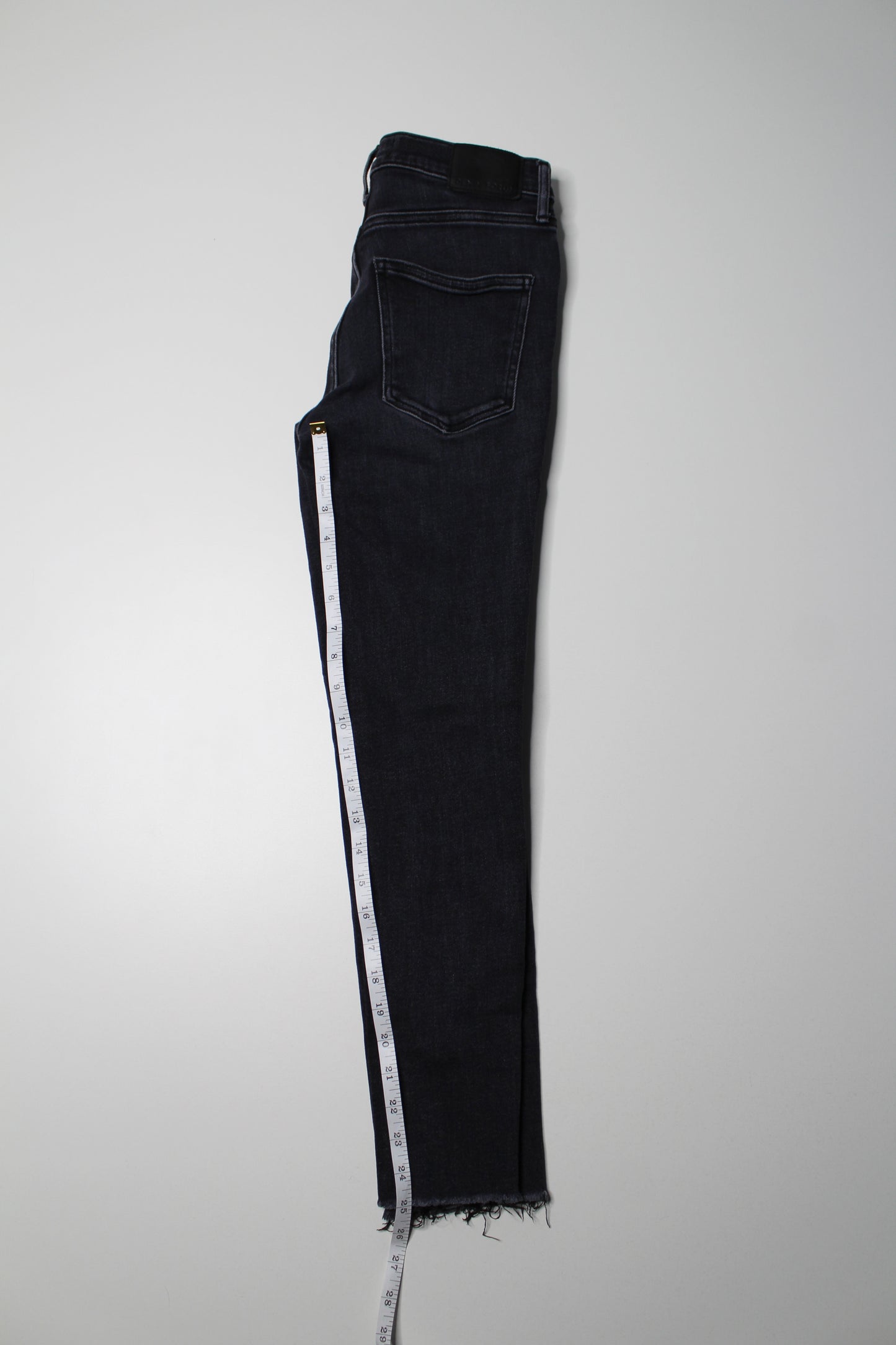 Aritzia Denim Forum black eyeliner ‘nico mid rise skinny crop’ jeans, size 27
