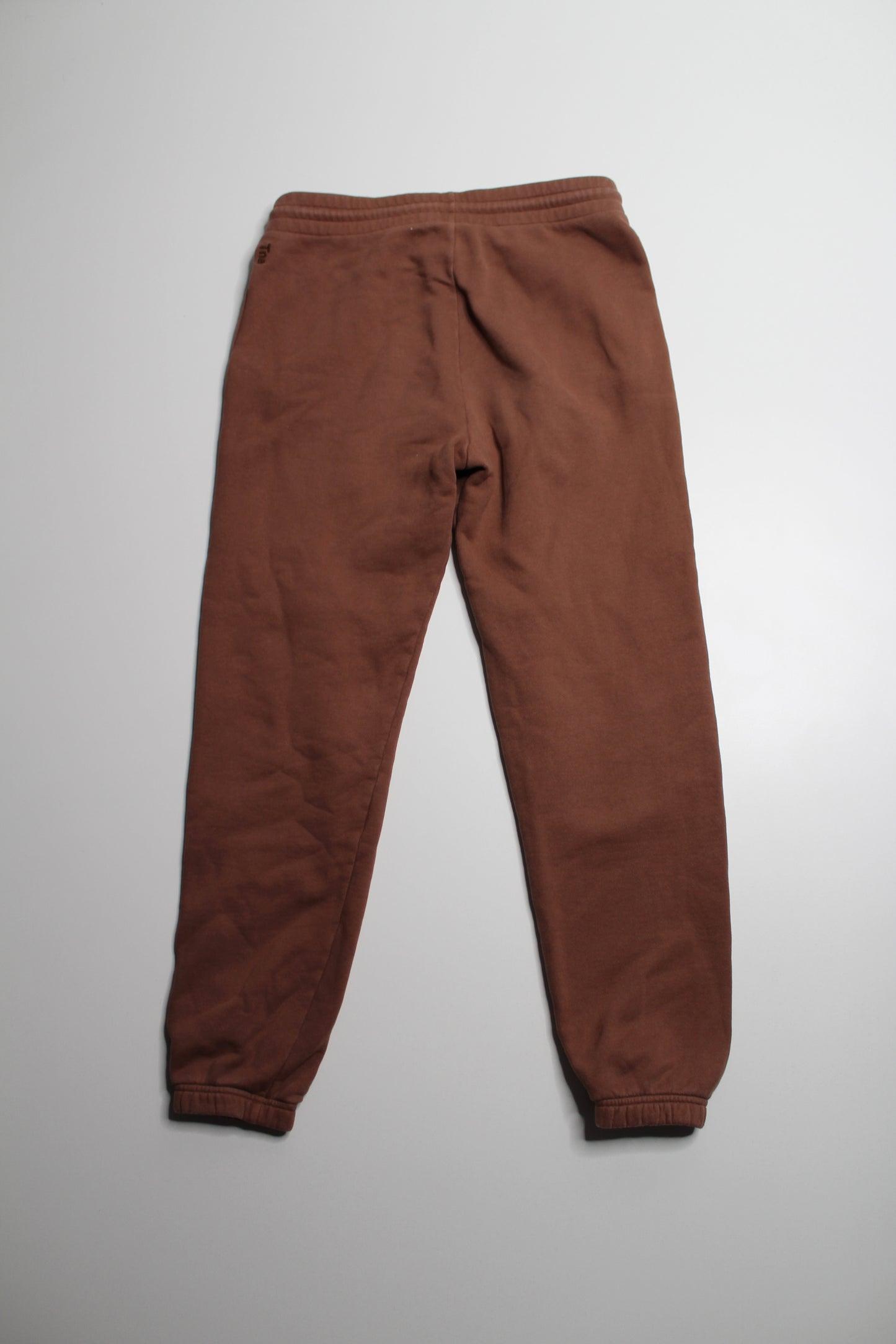 Aritzia TNA ‘perfect’ terra cotta brown joggers, size medium