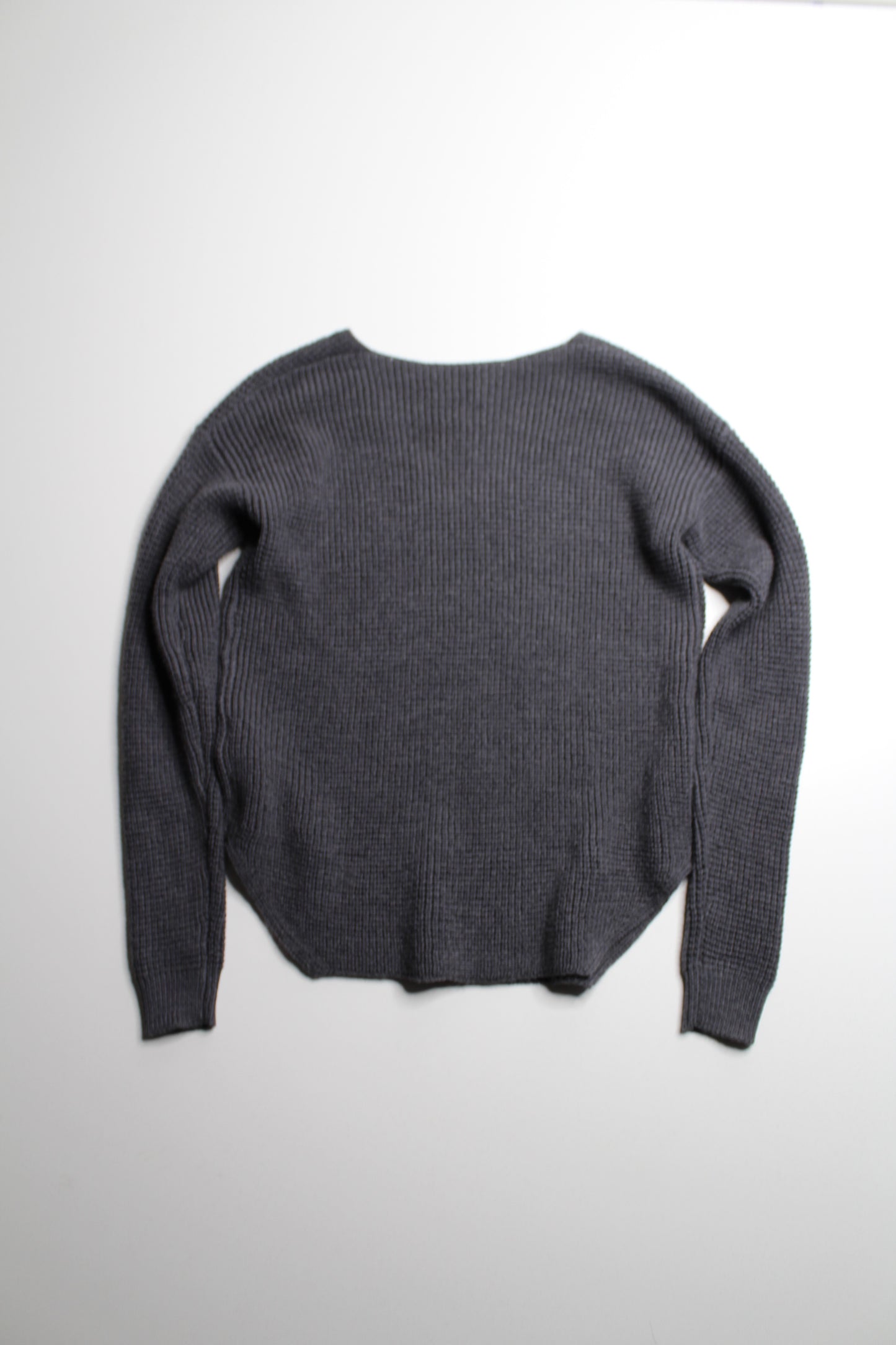 Aritzia Wilfred Free dark grey v neck knitted sweater, size xs