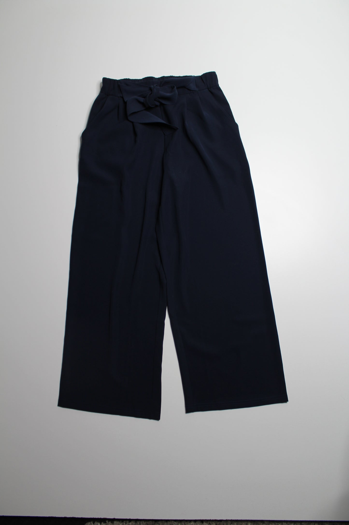 Lululemon true navy tie front belted ‘noir’ wide leg pant, size 8 (27”) (was $58)