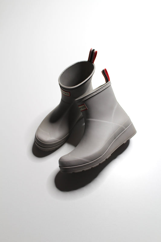 Hunter matte light grey ‘short play’ rain boot, size 39 (size 8)