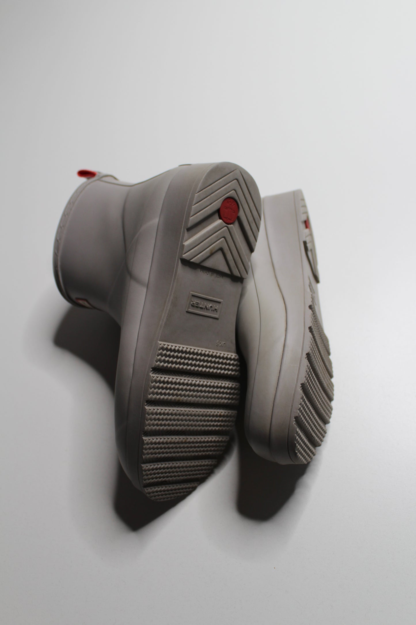 Hunter matte light grey ‘short play’ rain boot, size 39 (size 8)