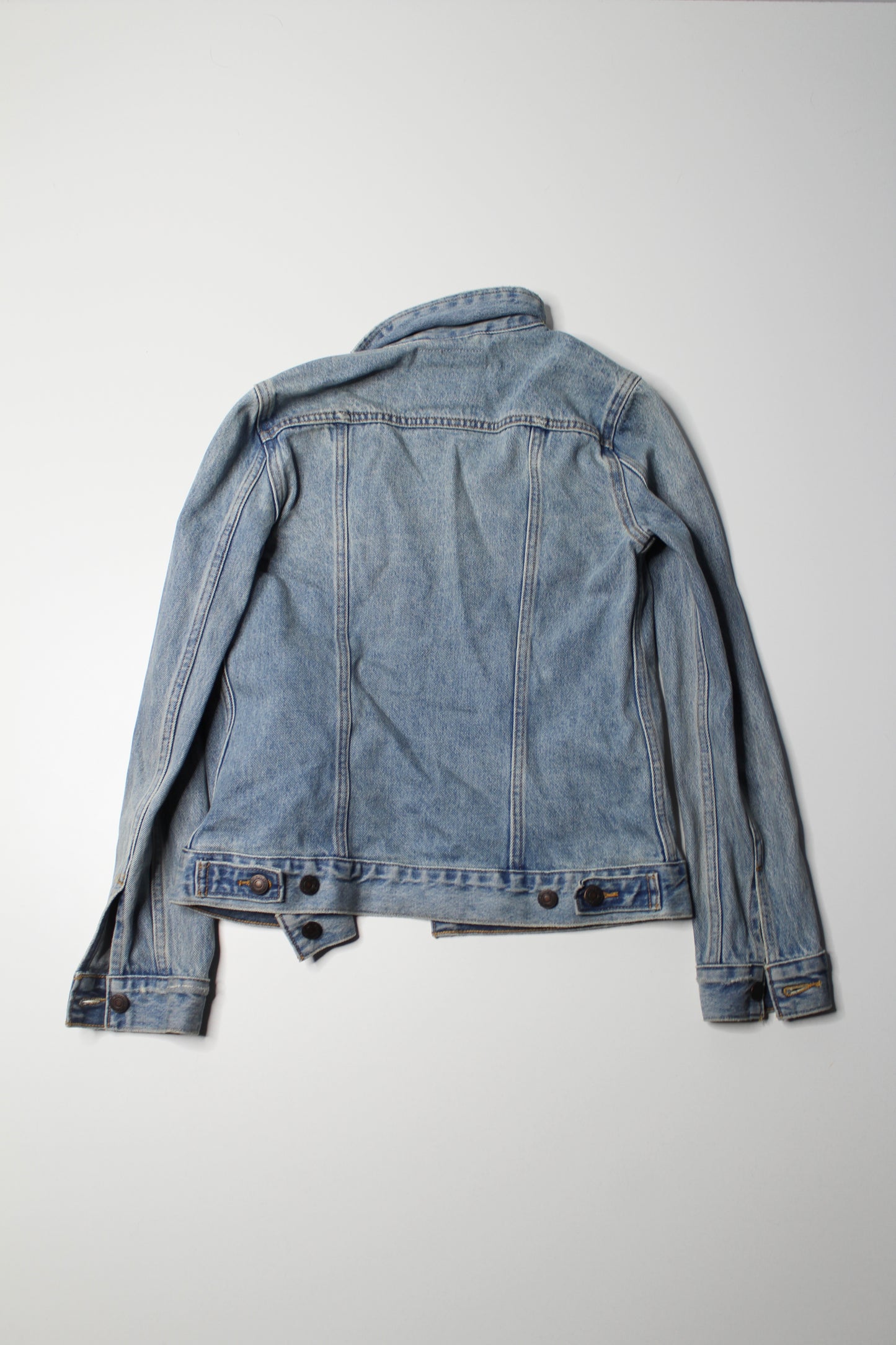 Levi’s boyfriend style trucker jean jacket, size xs (relaxed fit)