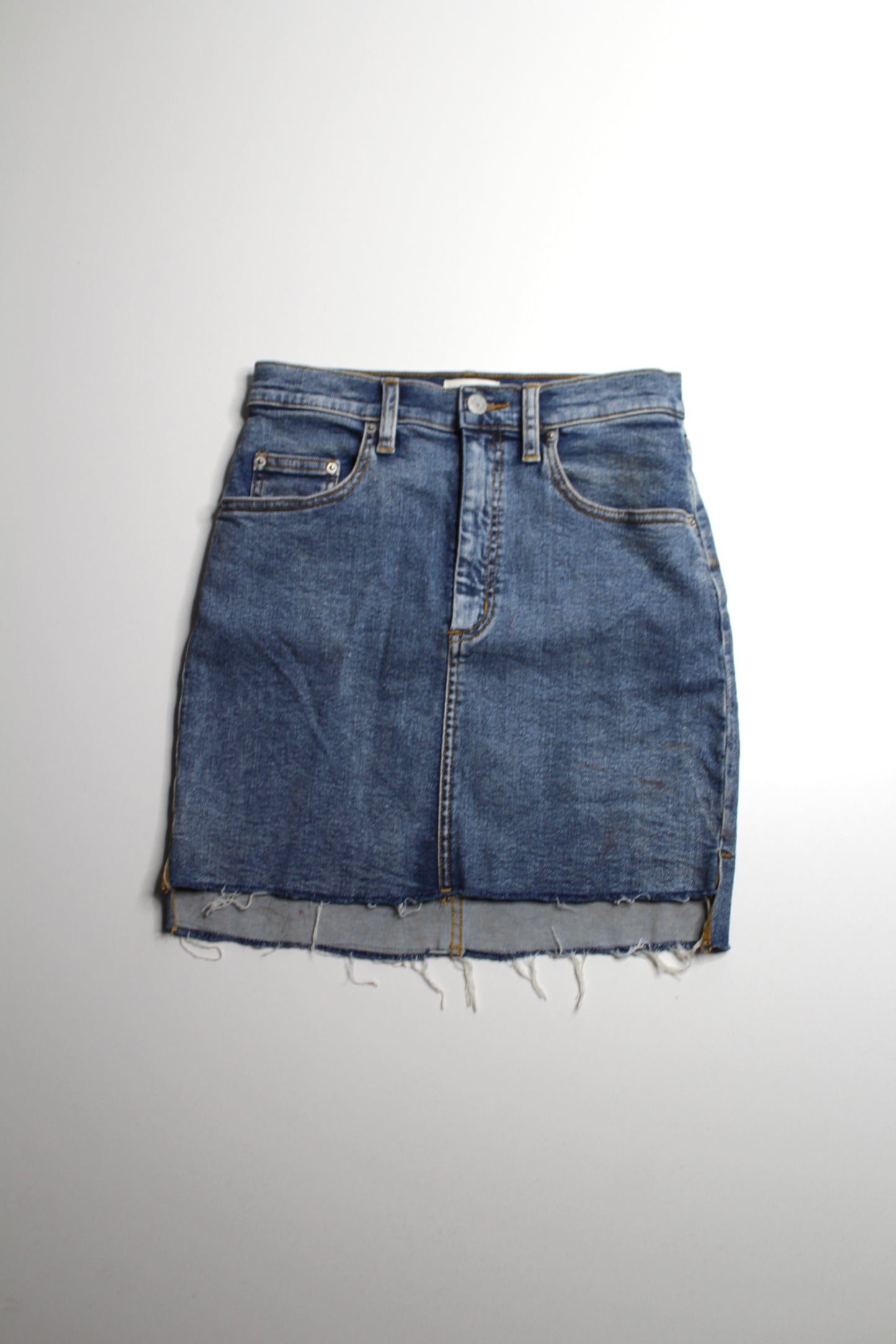 Aritzia Wilfred Free denim stretch mini skirt, size 4