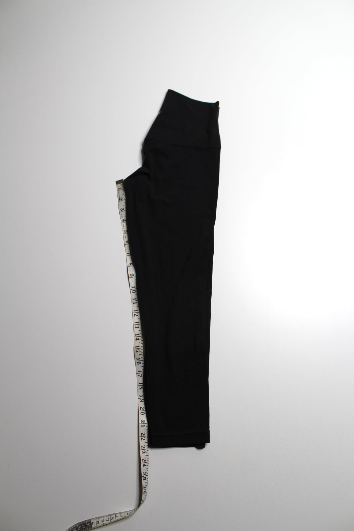 Lululemon black ‘align’ crop legging, size 6 (23”)