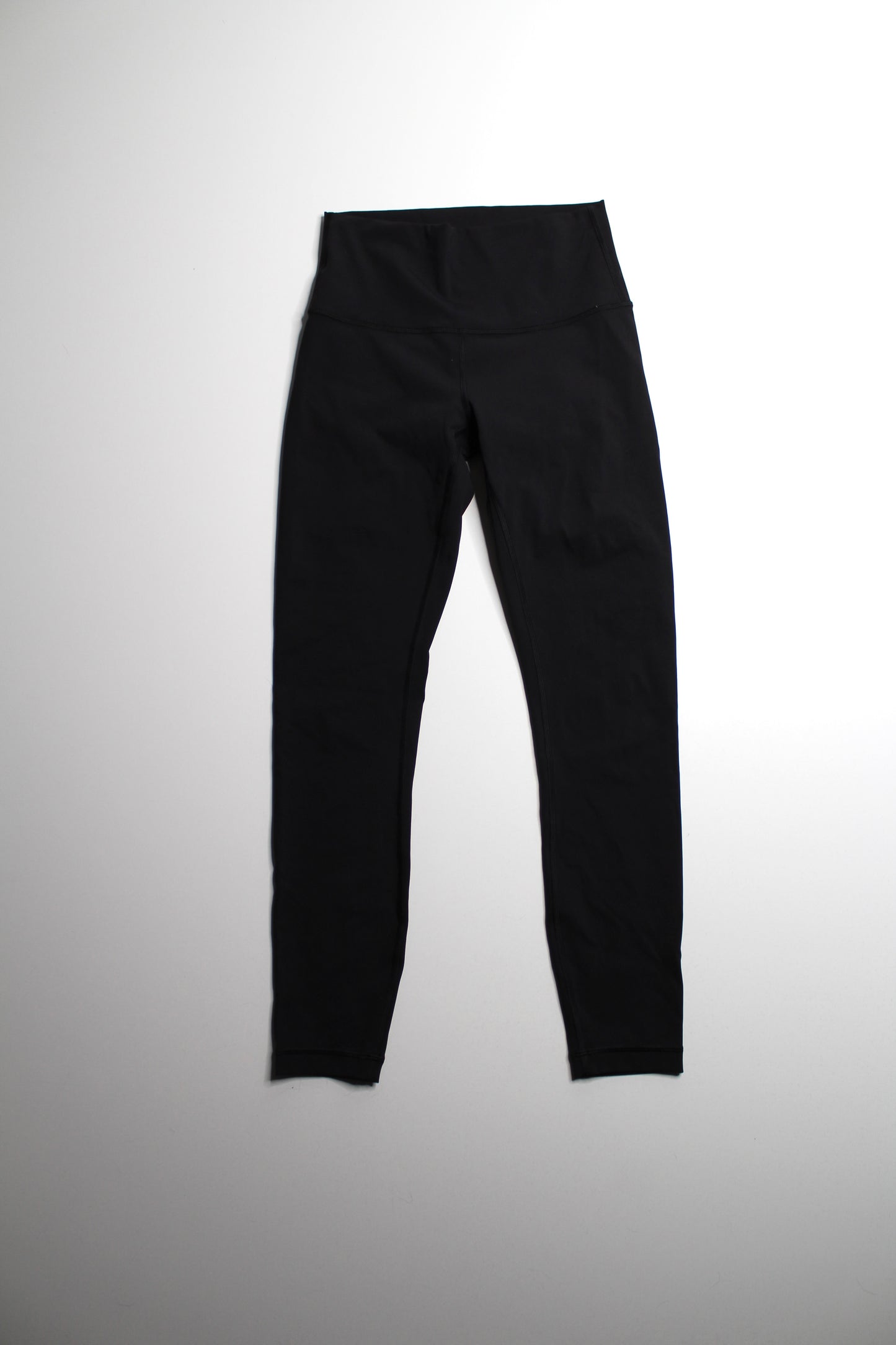 Lululemon black hi-rise ‘wunder under’ leggings, size 4 (25”) *full on luxtreme