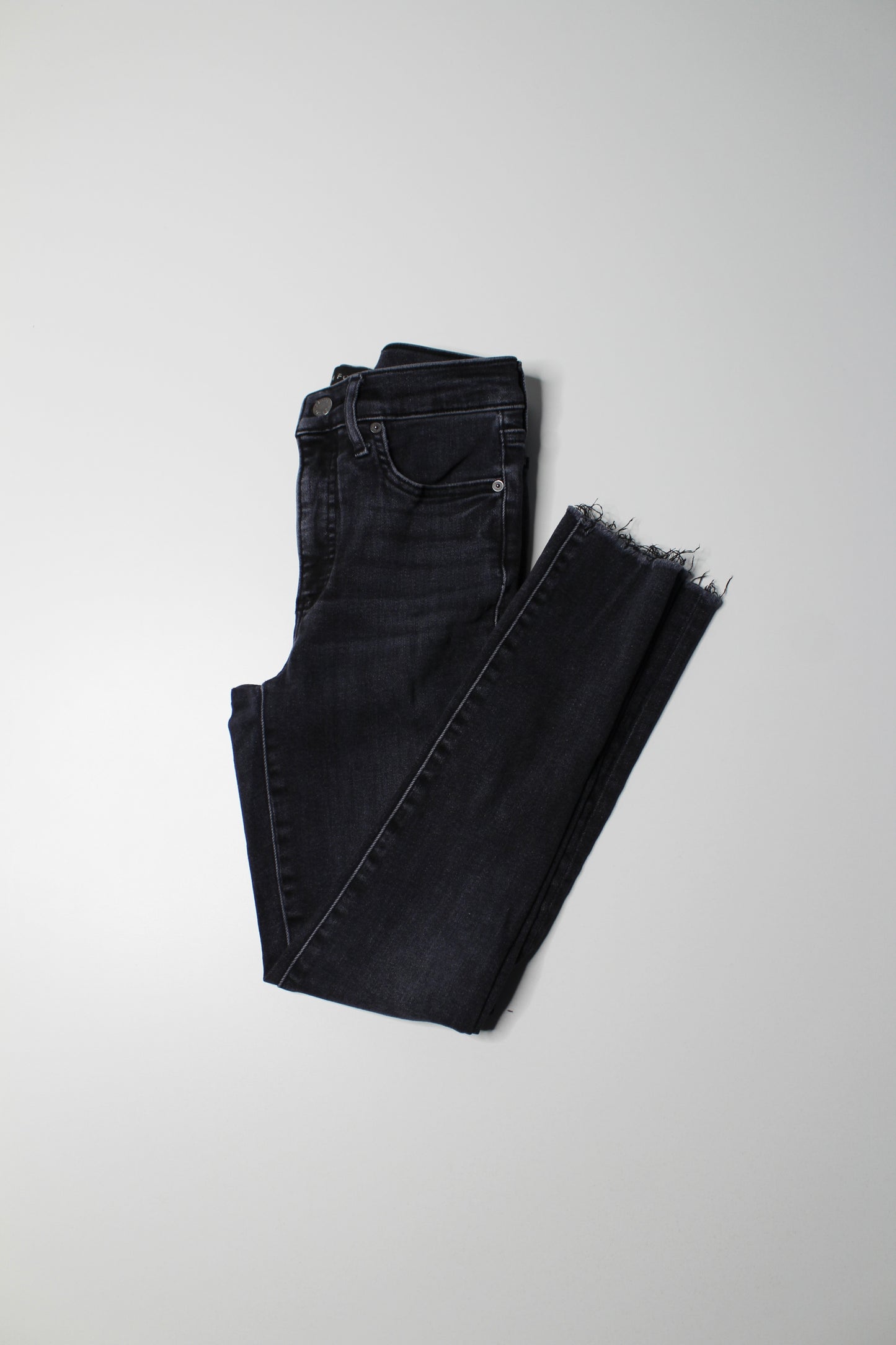 Aritzia Denim Forum black eyeliner ‘nico mid rise skinny crop’ jeans, size 27