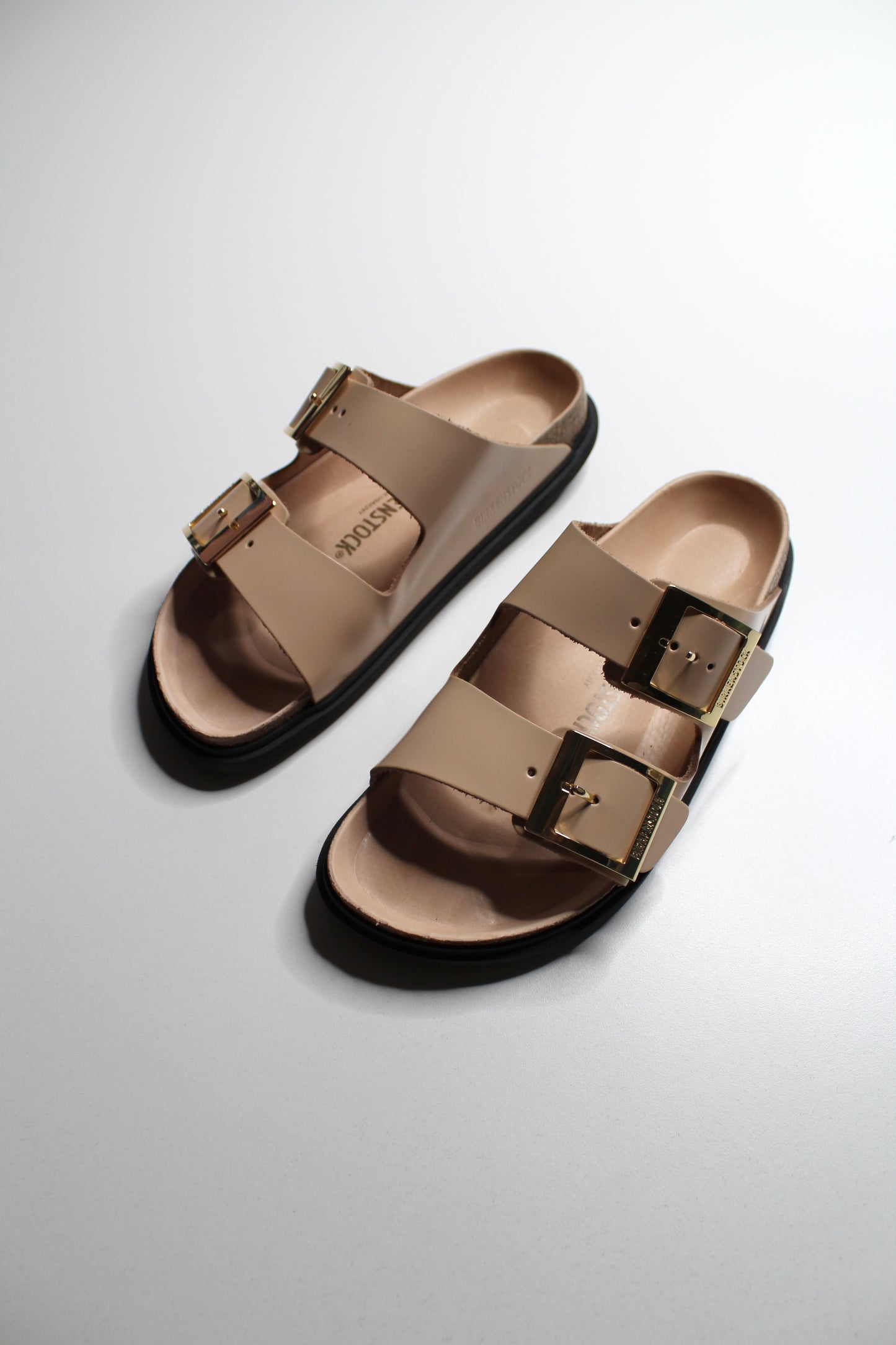 Birkenstock beige 'Arizona Droplet Buckle' sandals, size EU 39 (size 8-8.5) *new
