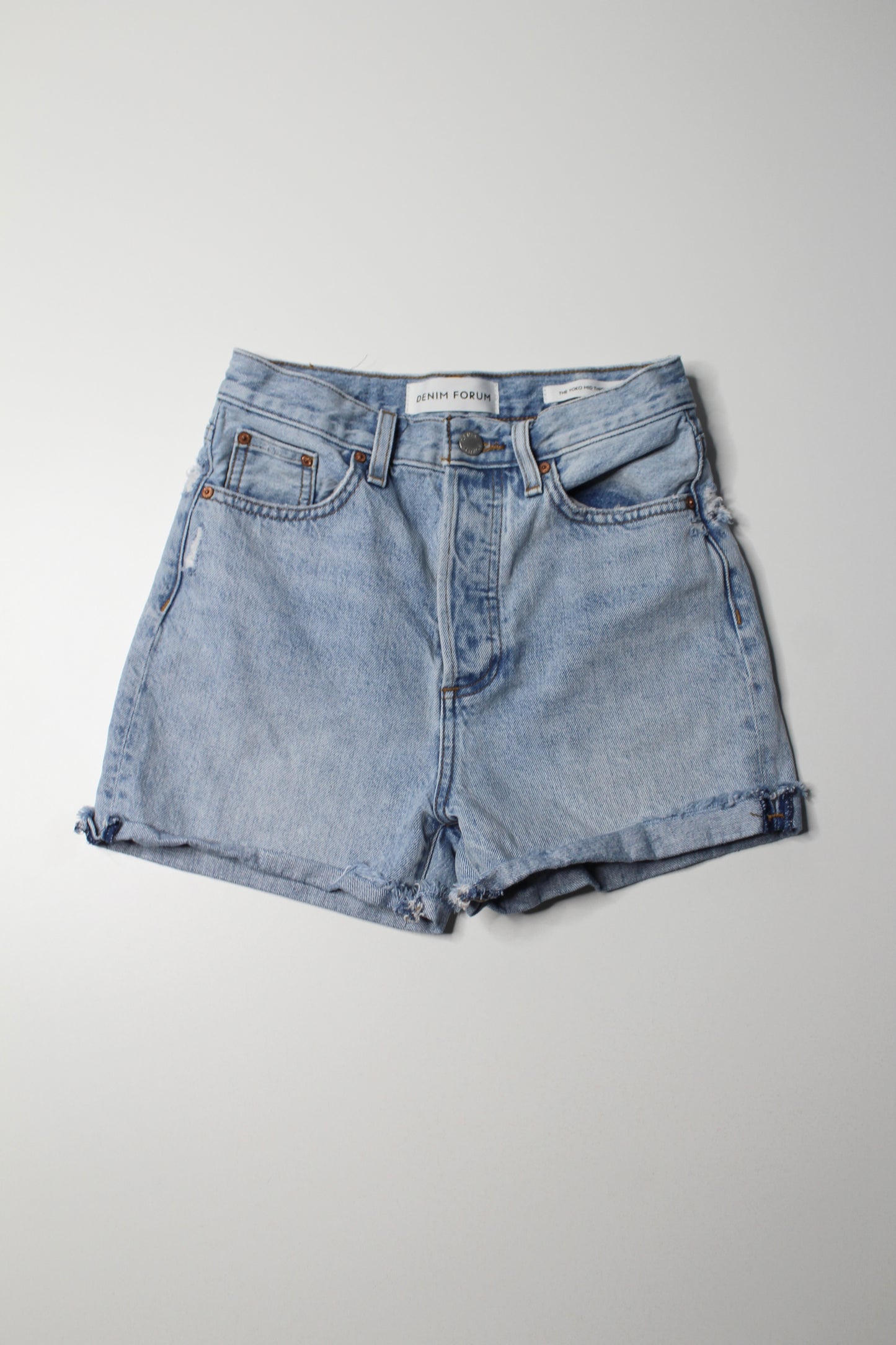 Aritzia Denim Forum ‘yoko mid thigh’ jean shorts, size 24