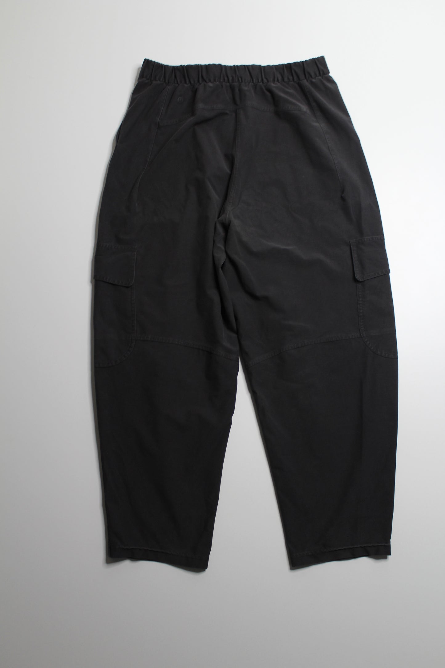 Lululemon graphite grey ‘light utilitech cargo pocket high rise’ pant, no size, fit like size 8 (loose fit)