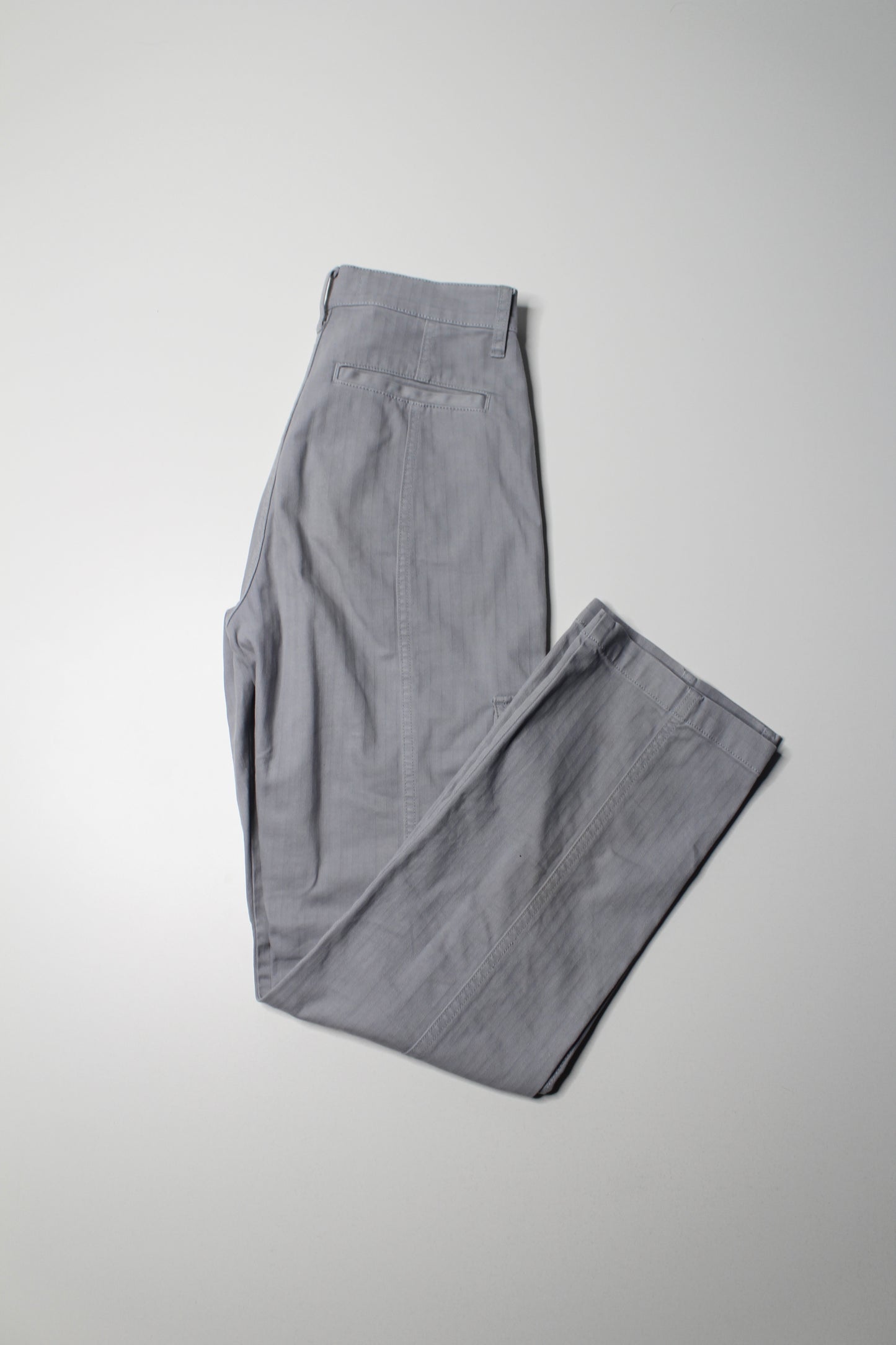 Madewell light grey ‘90s cargo straight leg pant, size 26 (additional 50% off at checkout)