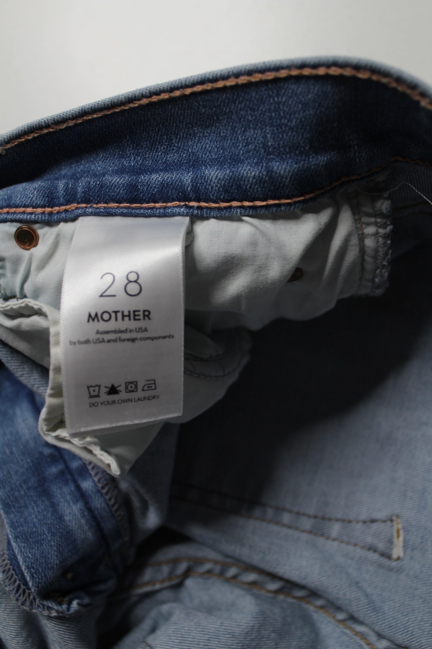 Mother ‘the midrise dazzler ankle fray’ jeans, size 28