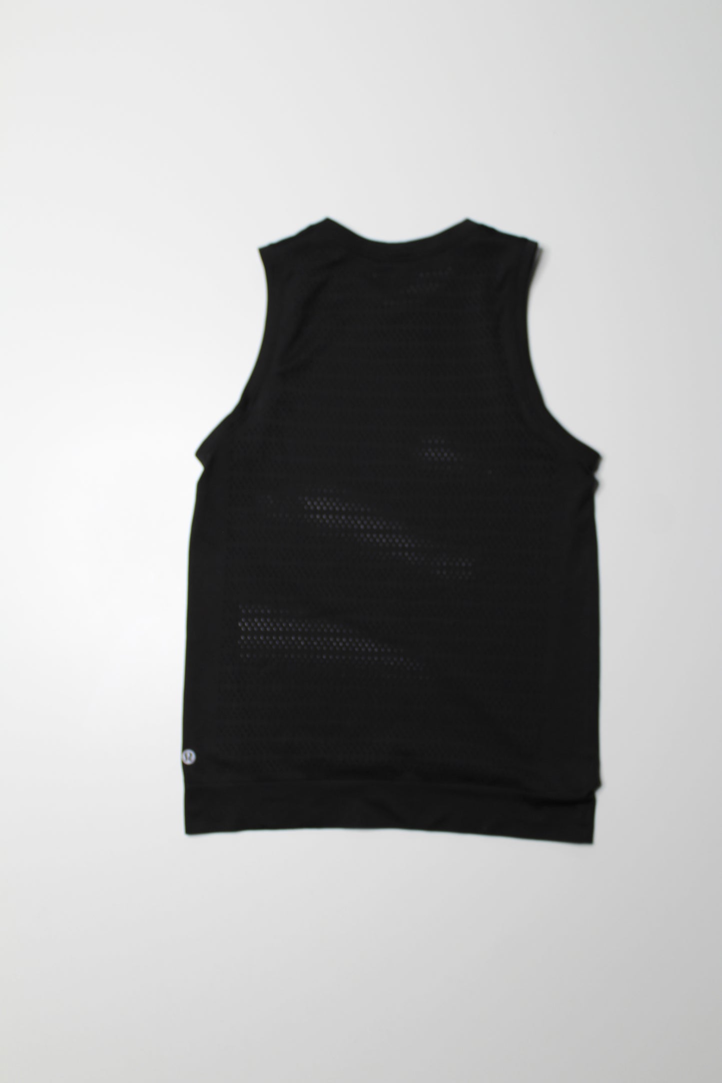 Lululemon black ‘breeze by’ muscle tank, no size. Fits 4/6