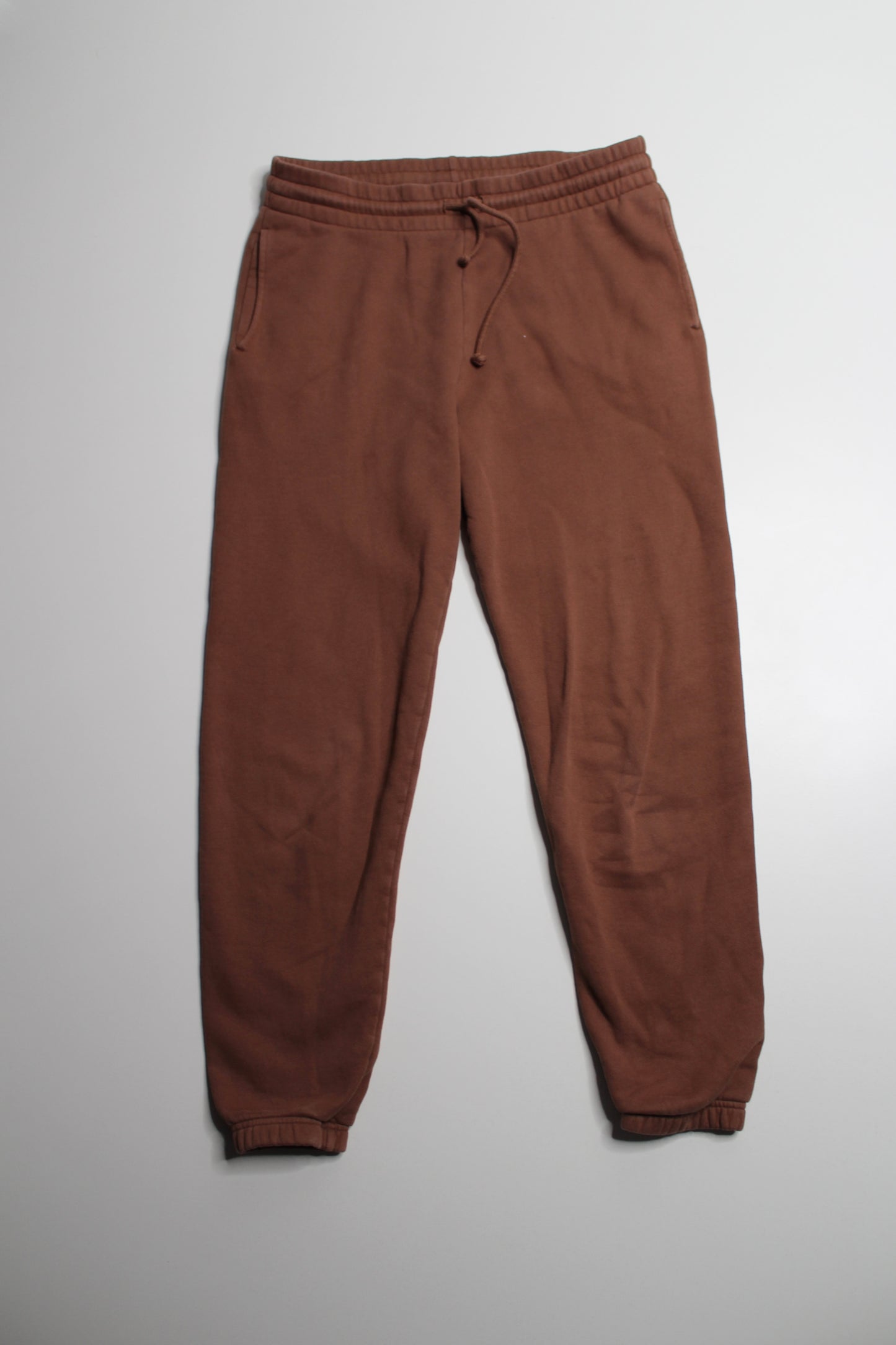 Aritzia TNA ‘perfect’ terra cotta brown joggers, size medium