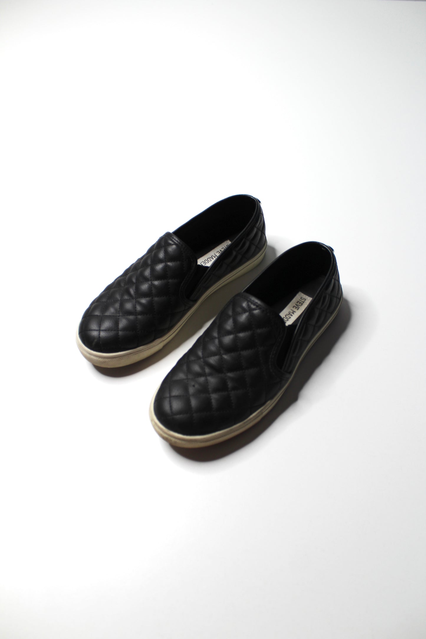 Steve Madden black quilted ‘ecentric-q’ slip on sneaker, size 6.5