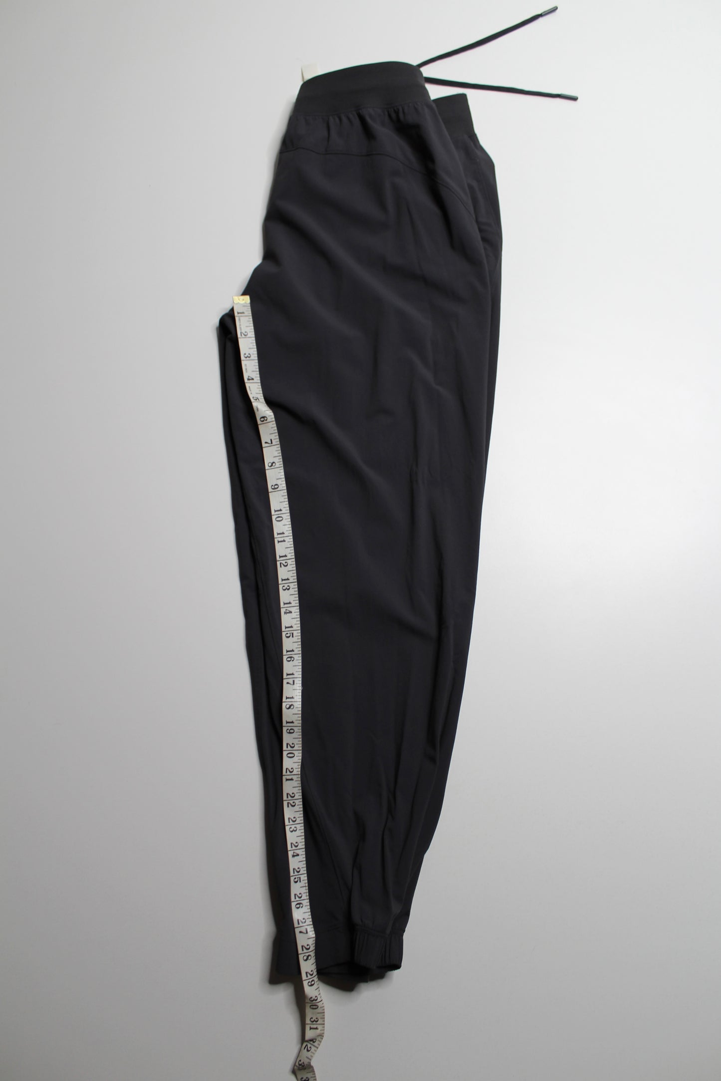 Lululemon graphite grey ‘licence to train’ jogger, size 8