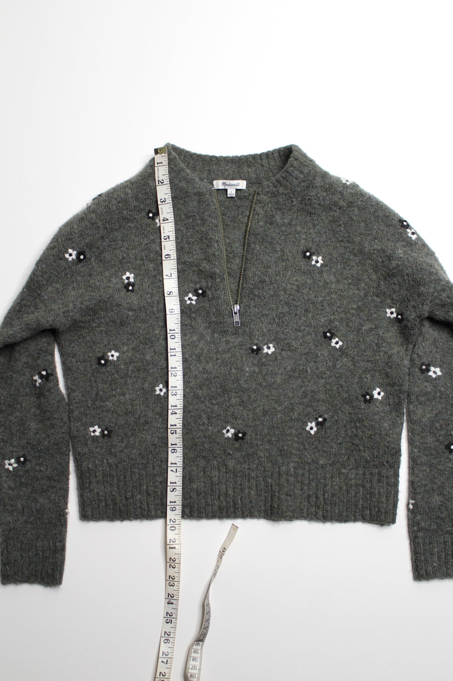 Madewell heathered basil embroidered enfield half-zip
Sweater, size small (relaxed fit)