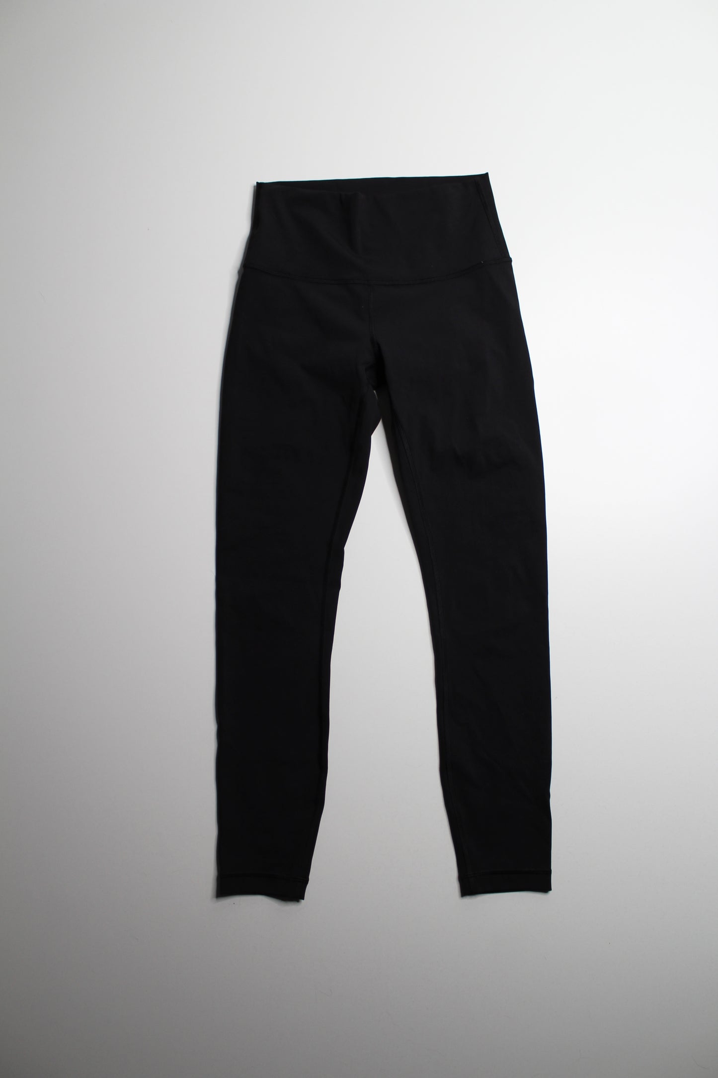 Lululemon black hi-rise ‘wunder under’ leggings, size 4 (25”) *full on luxtreme