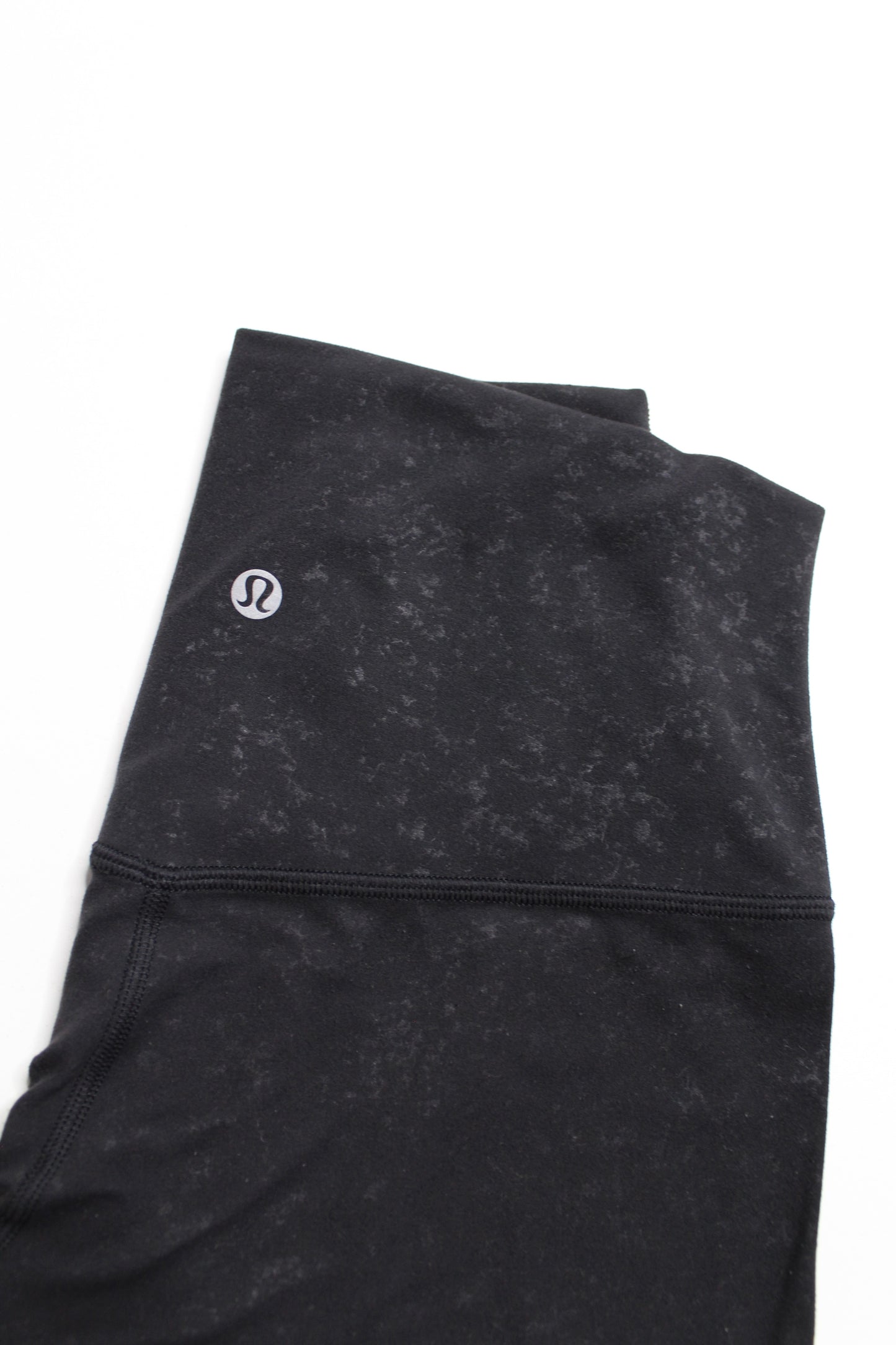 Lululemon black pattern ‘align’ shorts, size 6 (8”)