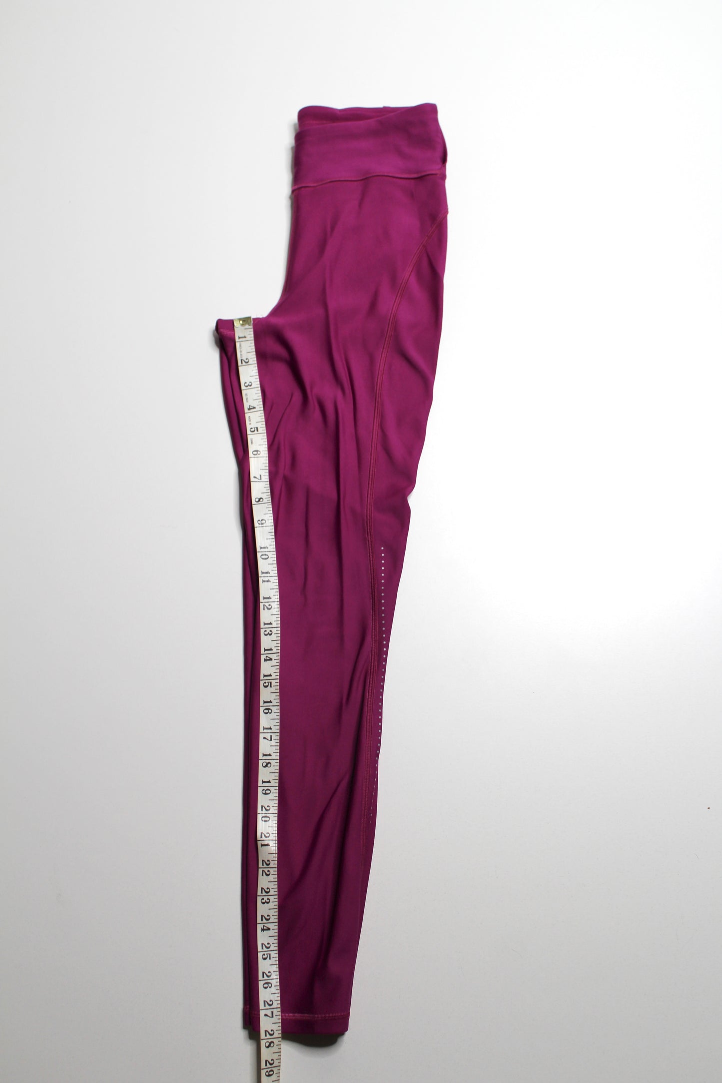 Lululemon chase the chill High-Rise Tight, size 6 28"