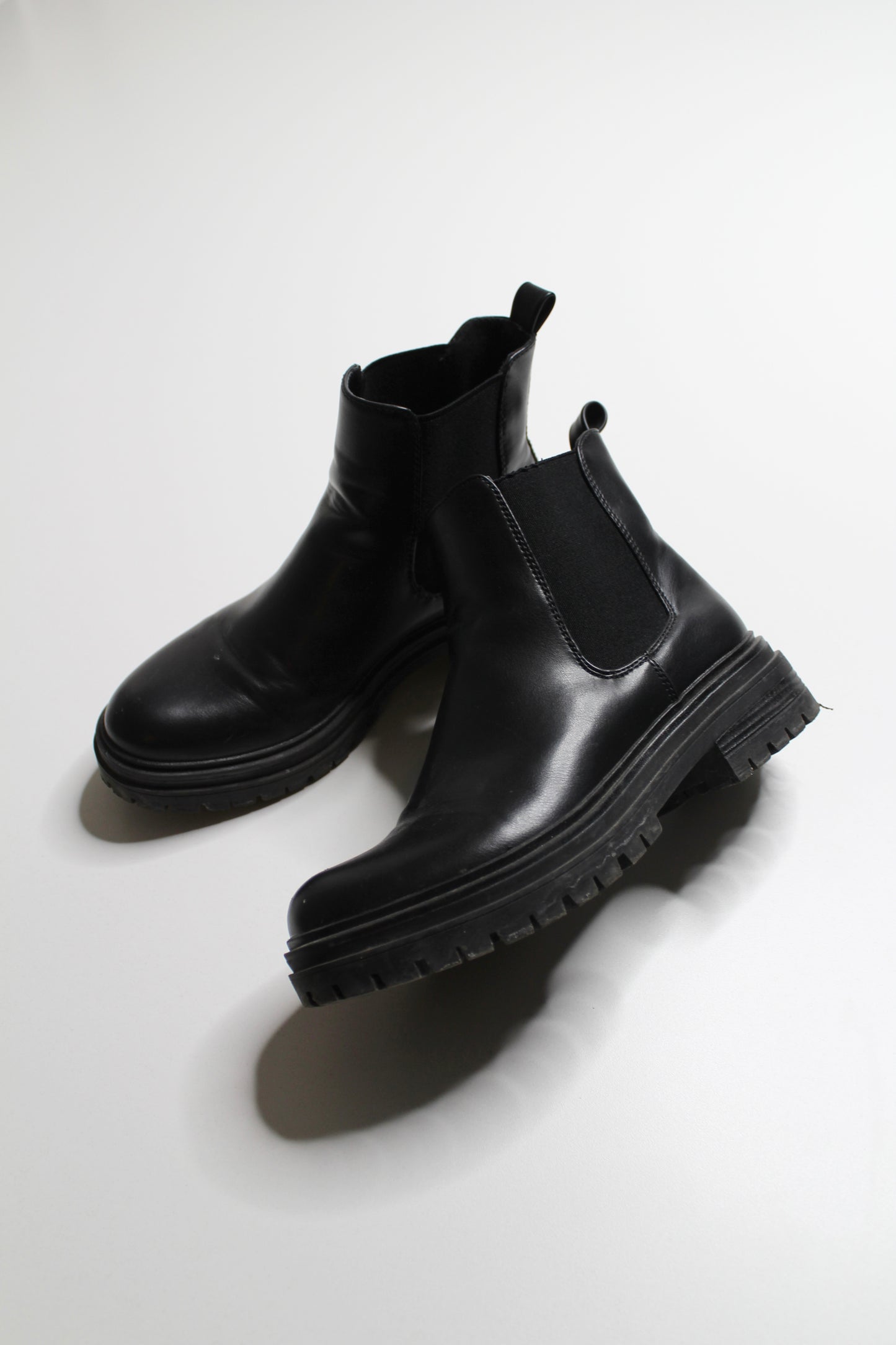 Steve Madden black Billie chelsea boot, size 6