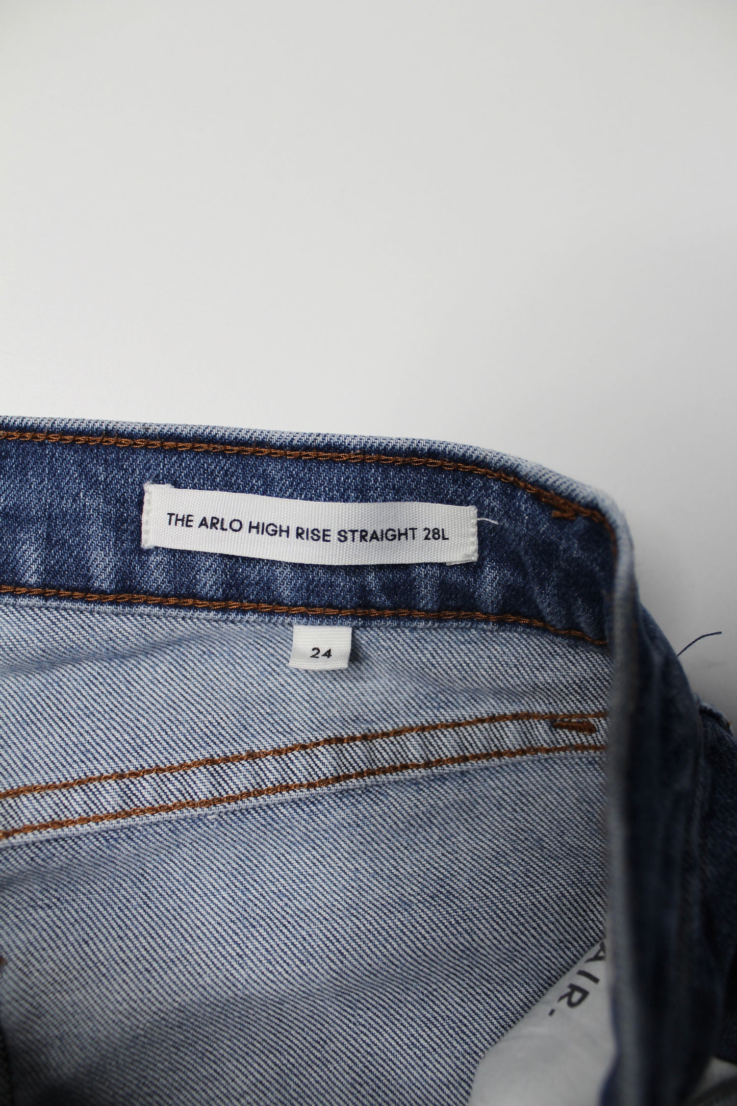 Aritzia Denim Forum ‘arlo’ high rise straight leg jeans, size 24 (28L)