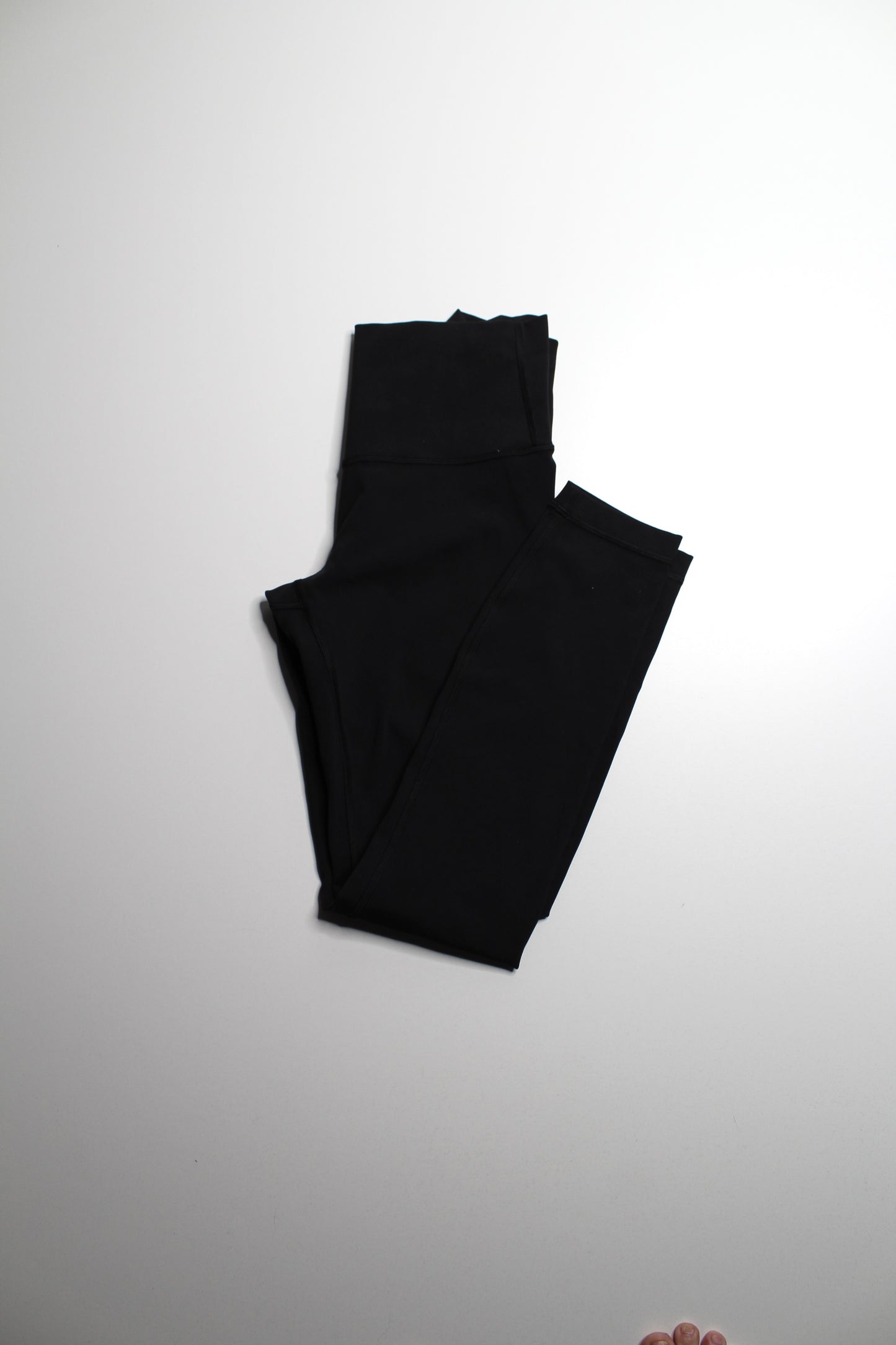 Lululemon black hi-rise ‘wunder under’ leggings, size 4 (25”) *full on luxtreme