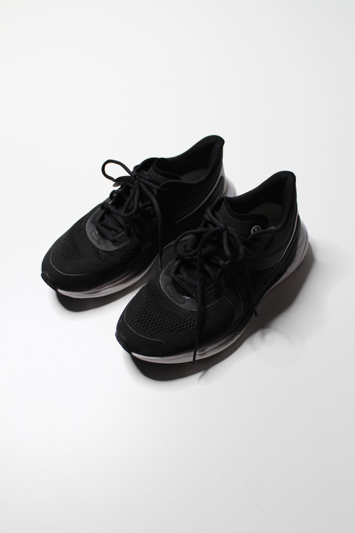 Lululemon black/white ‘blissfeel’ running shoe, size 7.5