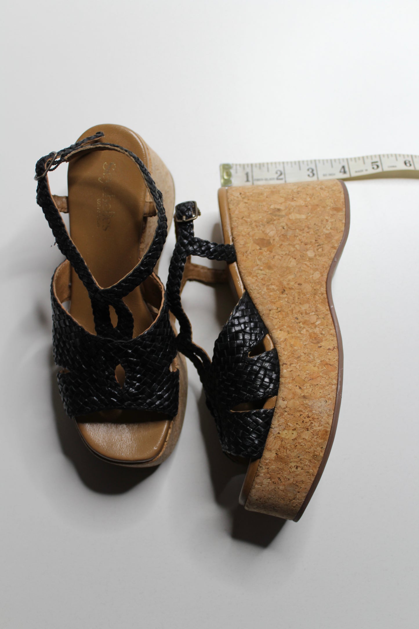 Anthropologie black Seychelles ‘nolia’ wedge sandals, size 6 (fits 6/6.5)