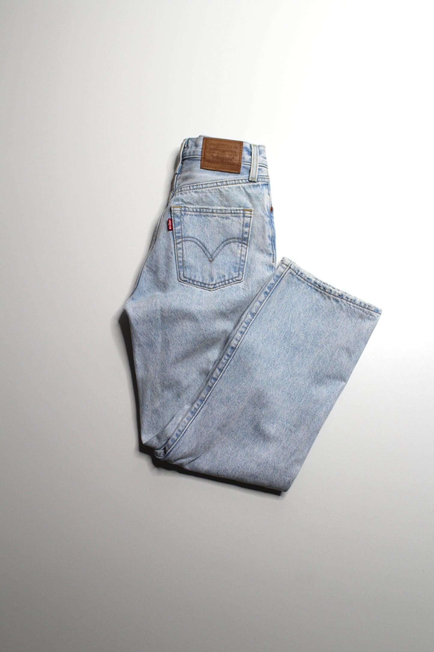 Levi’s ‘ribcage straight ankle’ jeans, size 23