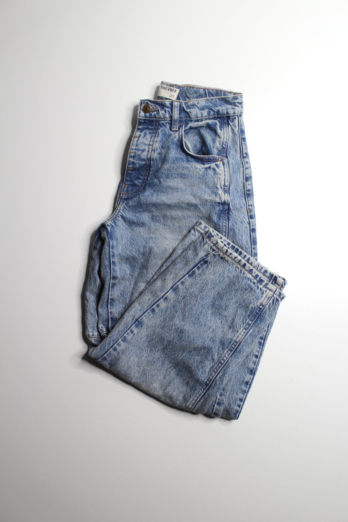 Free People We The Free good luck mid rise barrel leg jeans, size 24 (relaxed fit) Fits 24/25