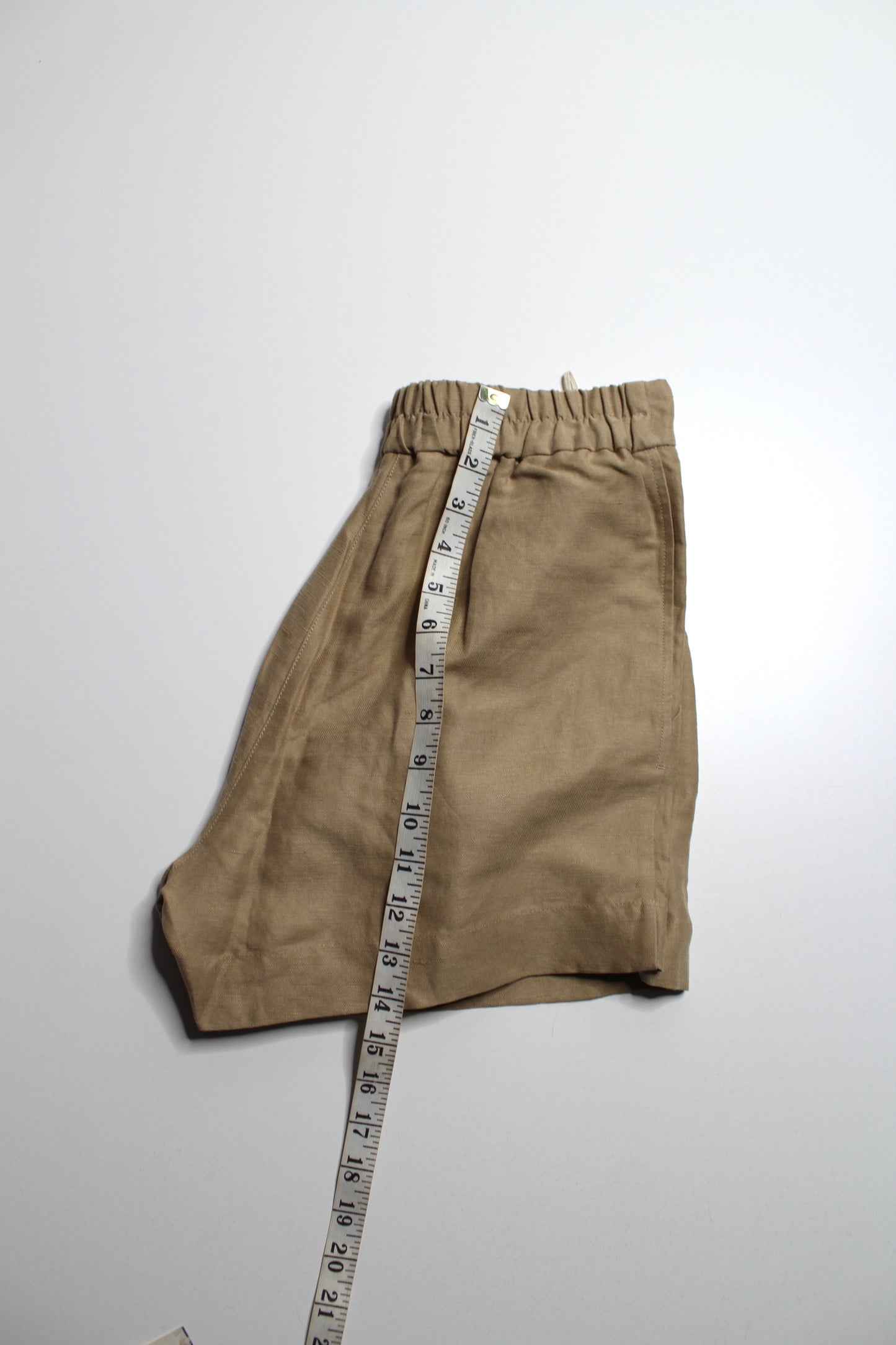 Aritzia Wilfred tan linen shorts, size 4